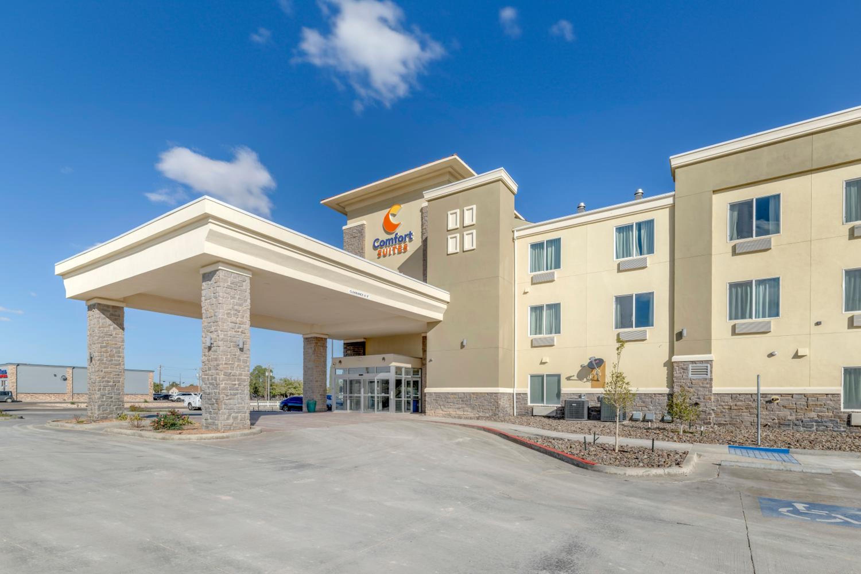 Comfort Suites Pecos view 3