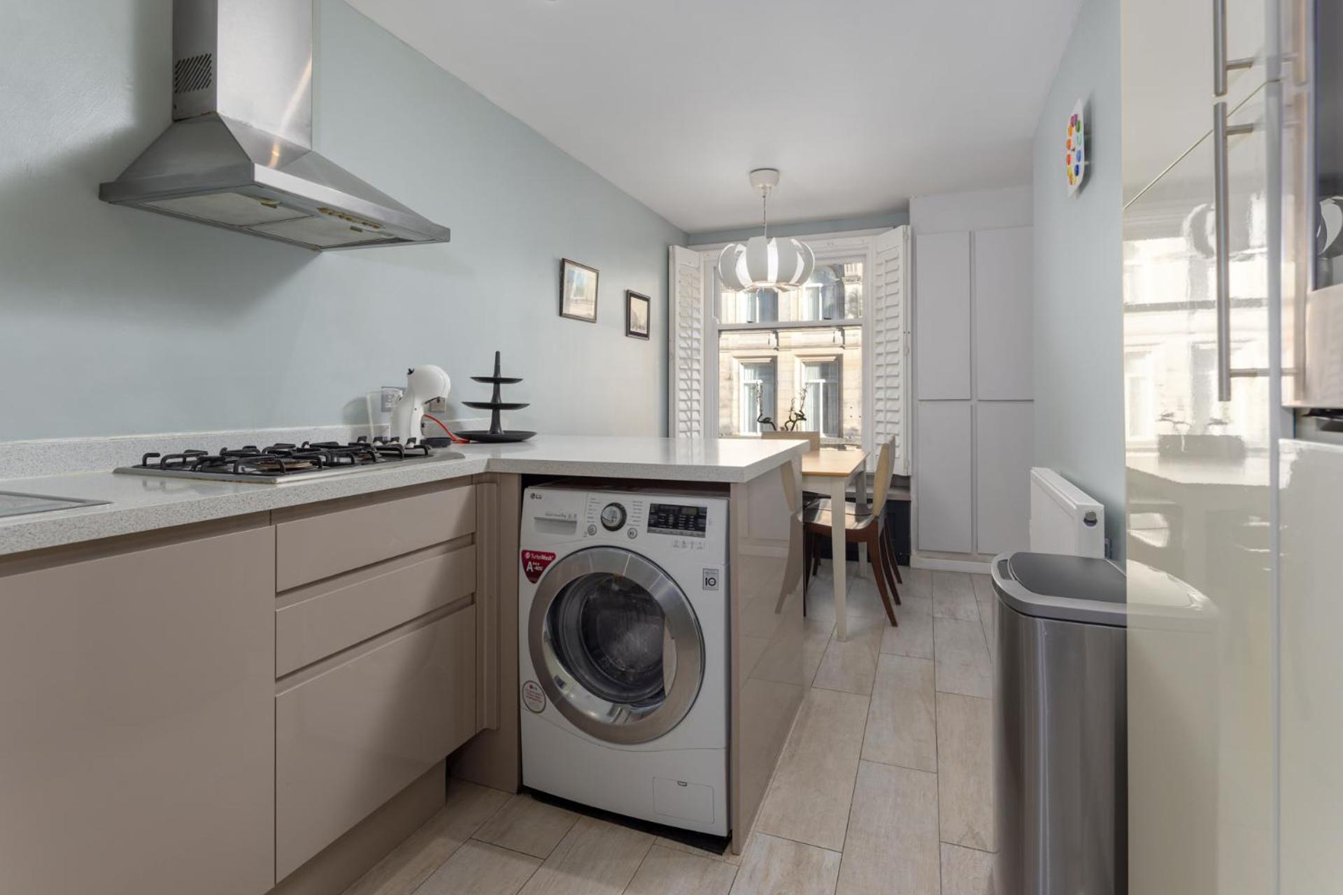 Flatzy - 3 Bedroom Apartment in Heart of City Centre view 3