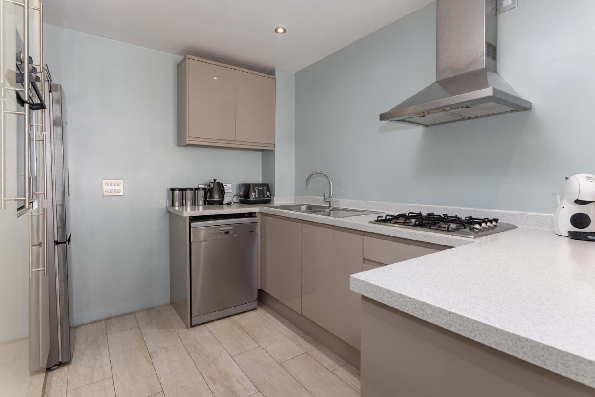 Flatzy - 3 Bedroom Apartment in Heart of City Centre view 4