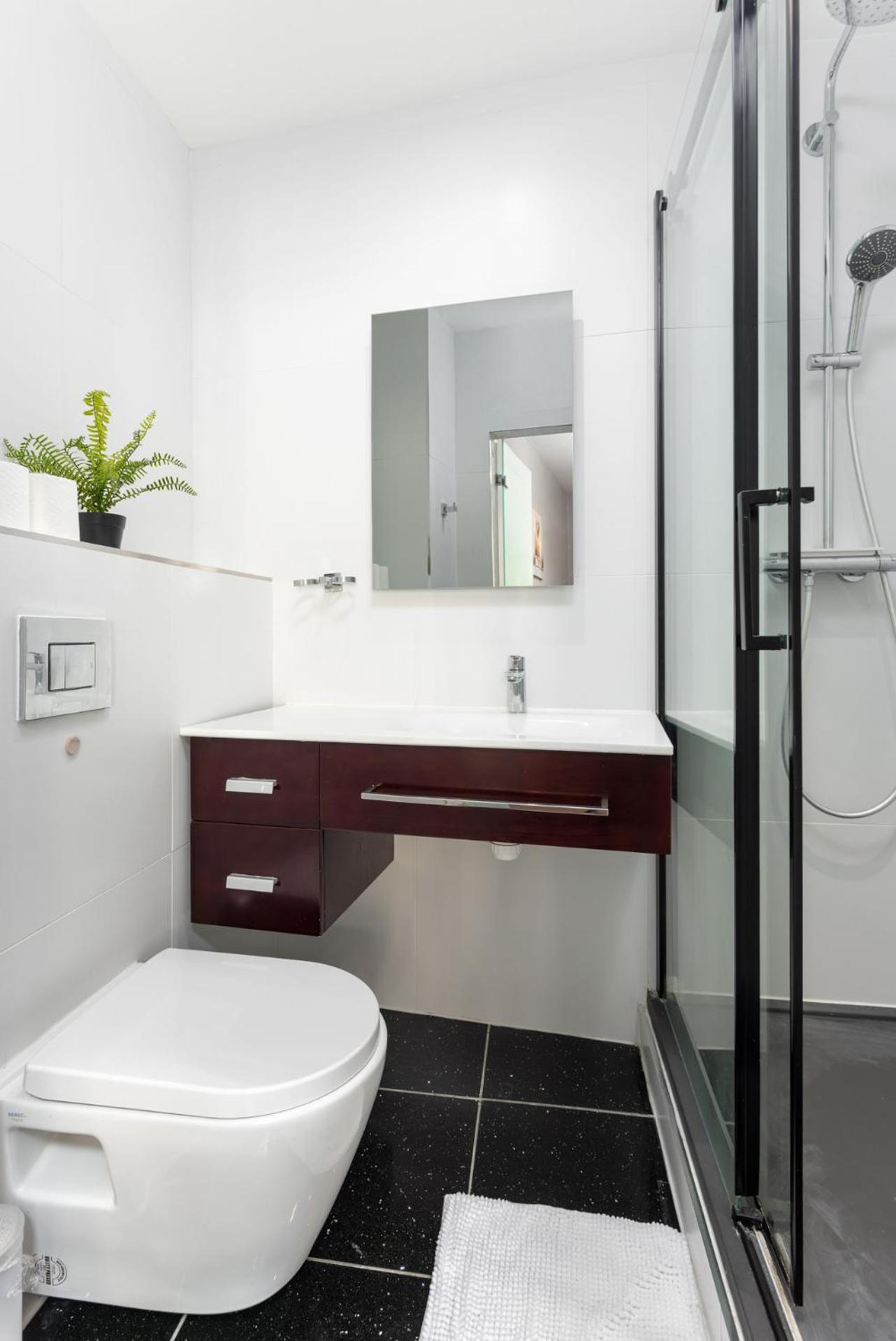 Flatzy - 3 Bedroom Apartment in Heart of City Centre view 5