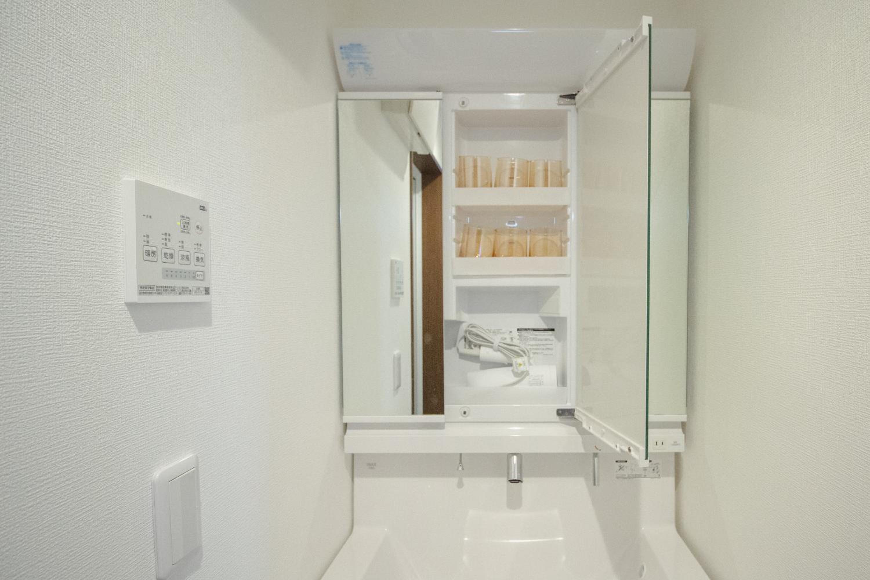 QiQi Serenity Tokyo Exclusive New 3-Story Home, 14min to Skytree, Asakusa Area
