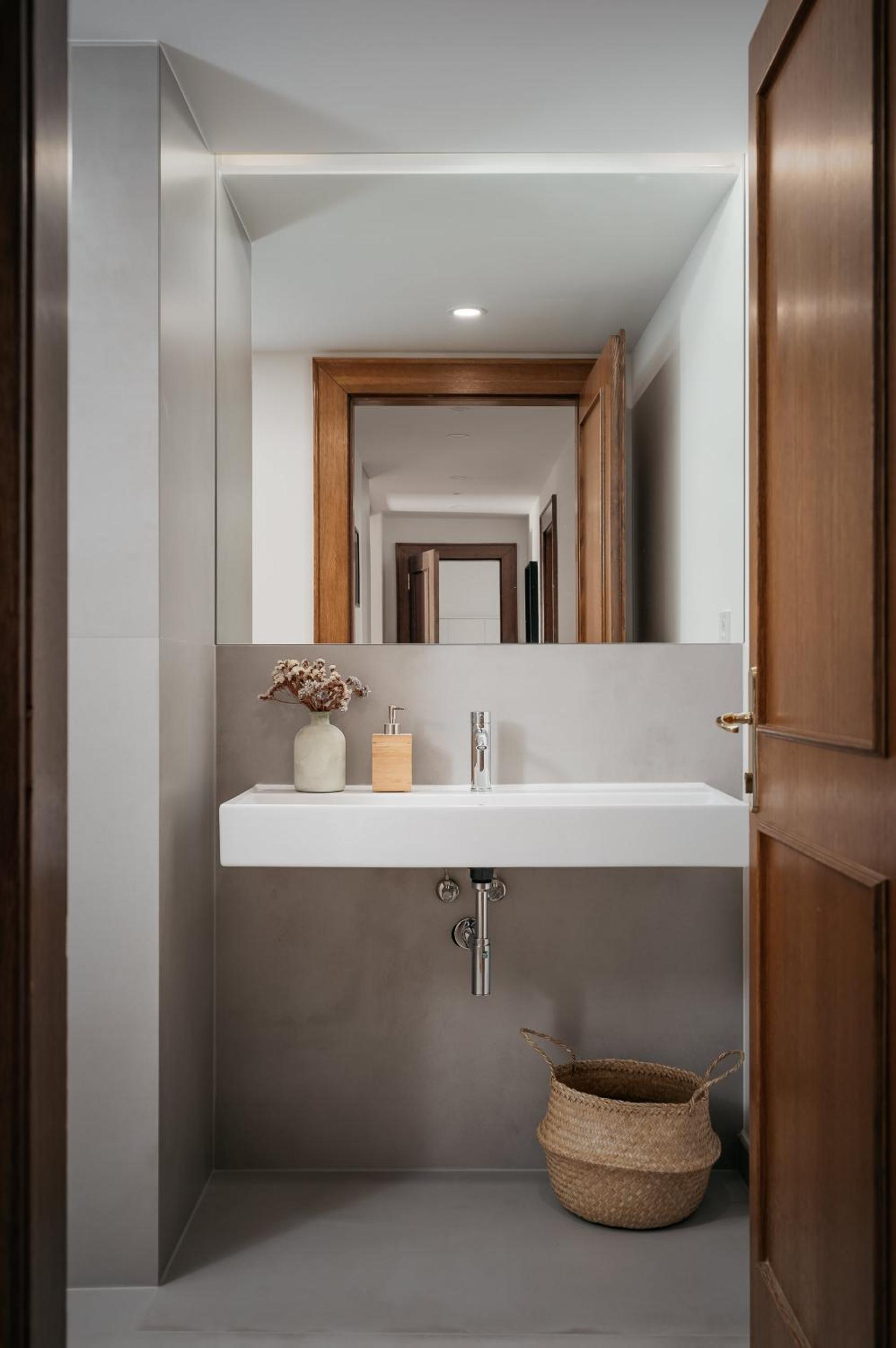 DOT 3BR Apt with Stunning Views, Parking & AC by EasyBNB Premium