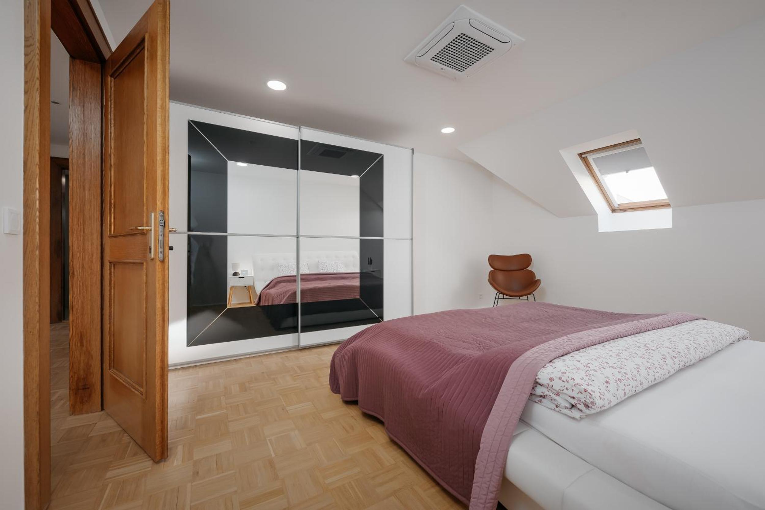 DOT 3BR Apt with Stunning Views, Parking & AC by EasyBNB Premium