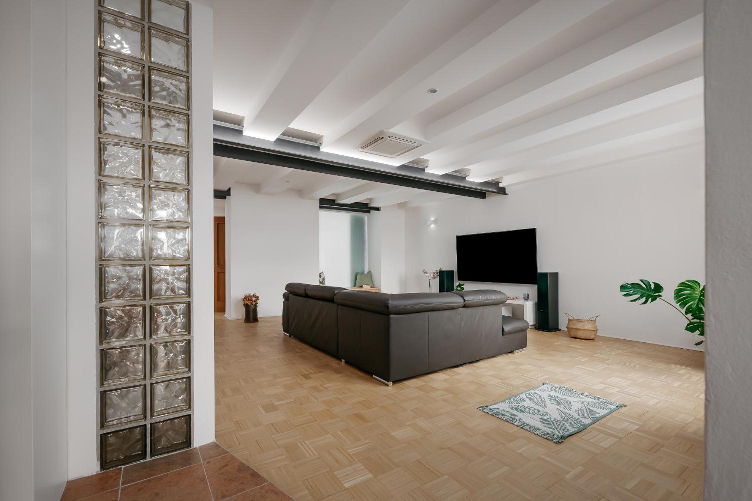 DOT 3BR Apt with Stunning Views, Parking & AC by EasyBNB Premium