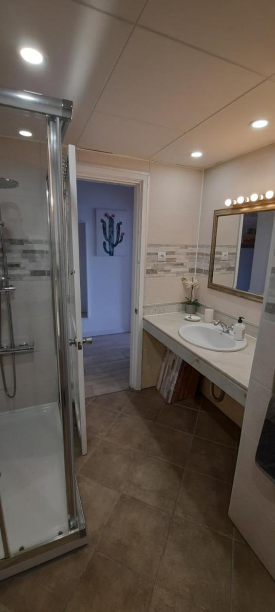 Lanzarote-Beach-Apartment, Las Cucharas Beach, Costa Teguise -- 1 MINUTE WALK FROM MAIN SQUARE, 35 METERS FROM BEACH view 2