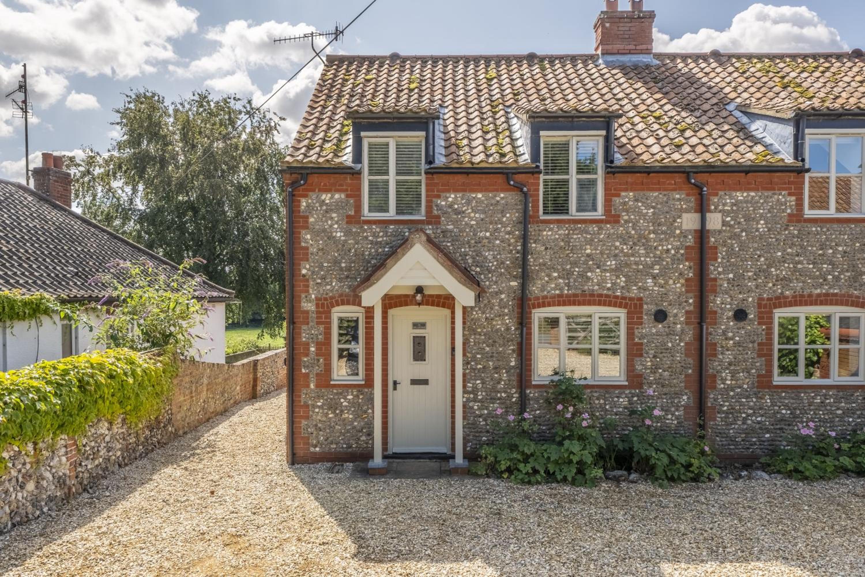 Owl Cottage W view 3
