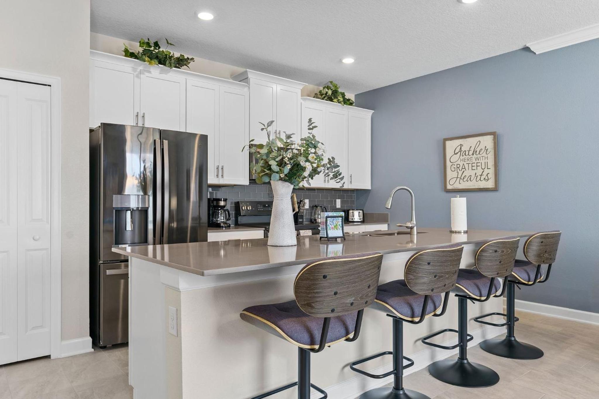 Amazing New Resort Style Townhome 4BR - 10 Guest! view 3
