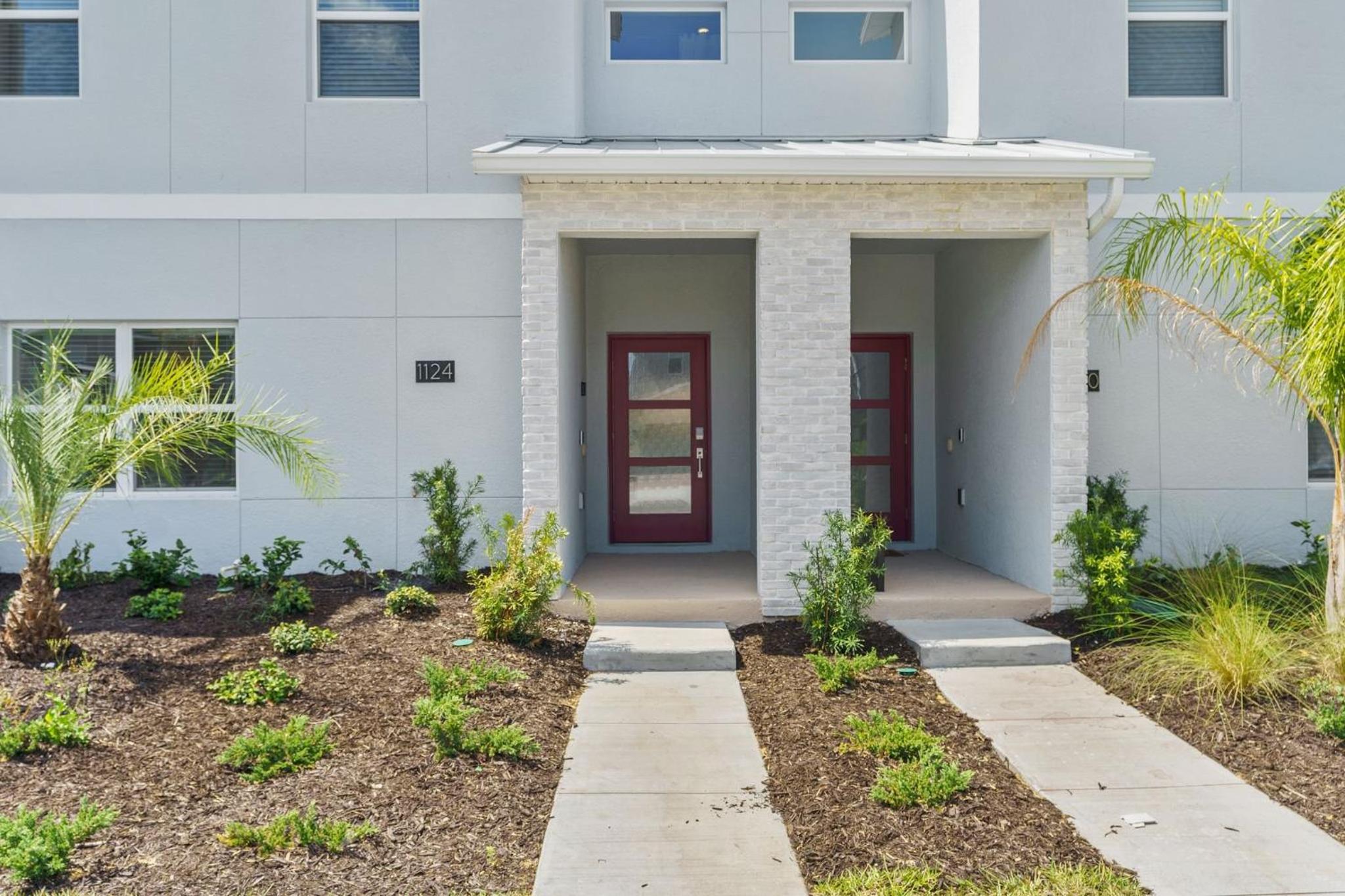 Amazing New Resort Style Townhome 4BR - 10 Guest! view 2