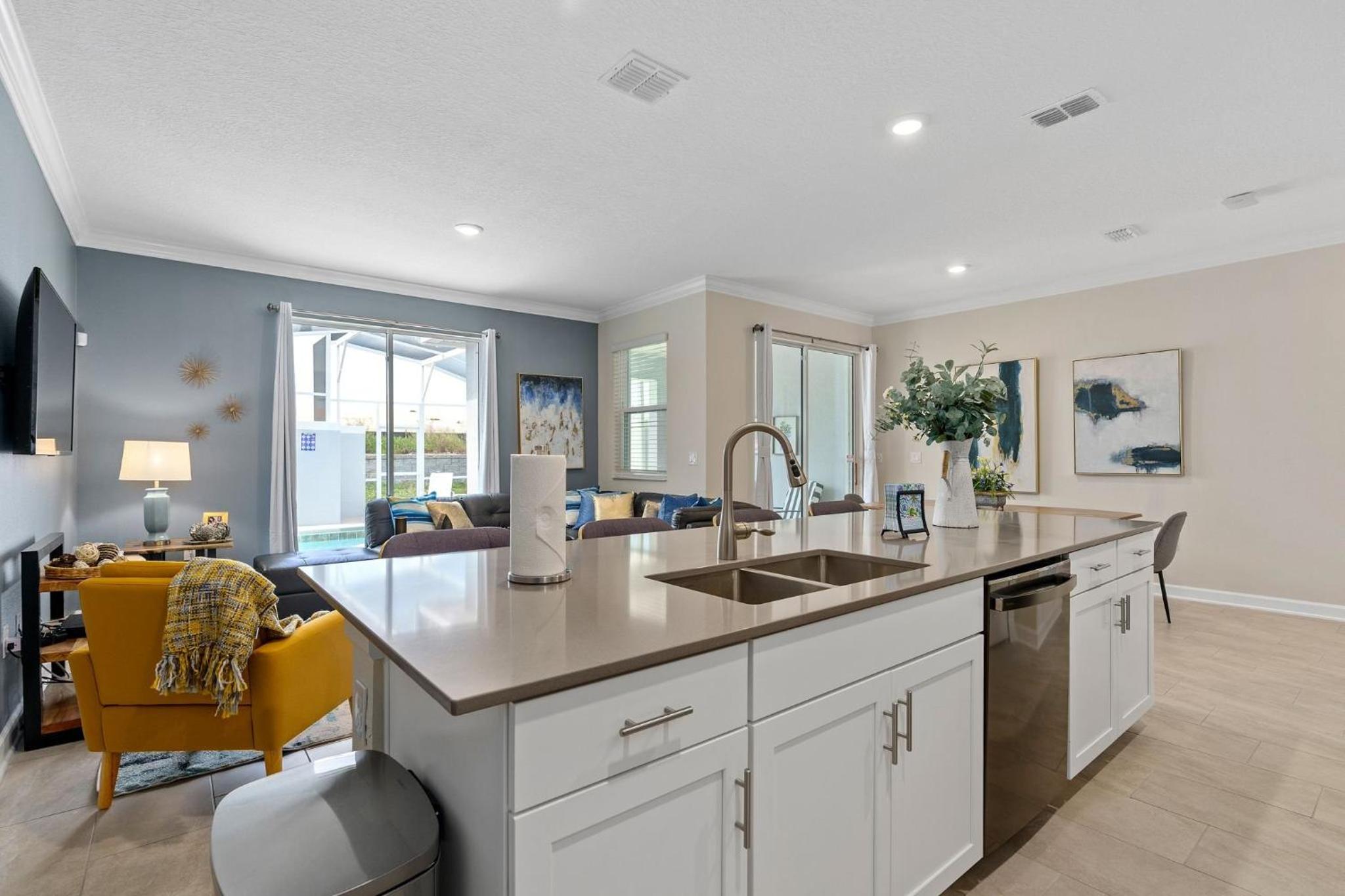 Amazing New Resort Style Townhome 4BR - 10 Guest! view 5