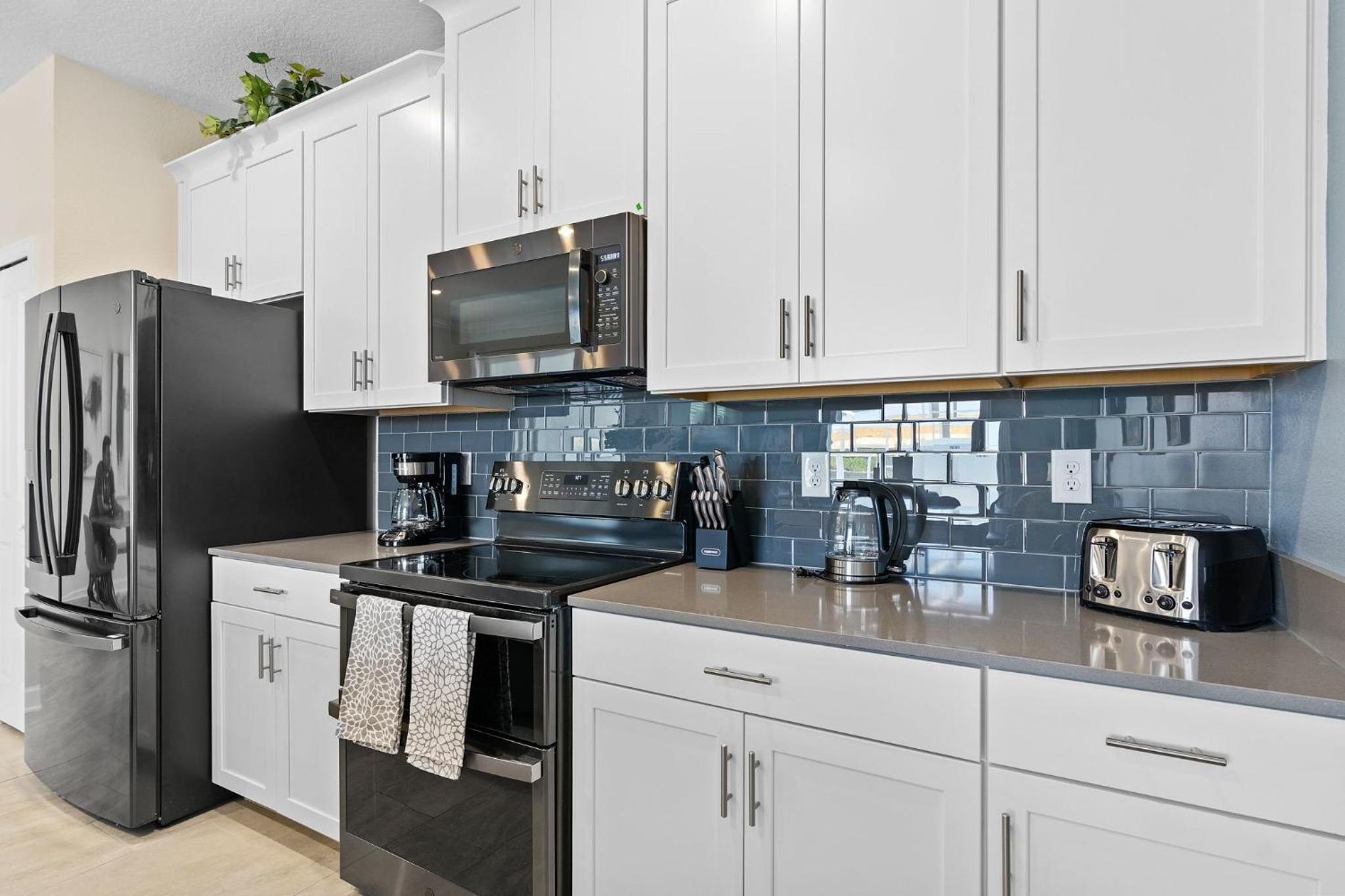Amazing New Resort Style Townhome 4BR - 10 Guest! view 4