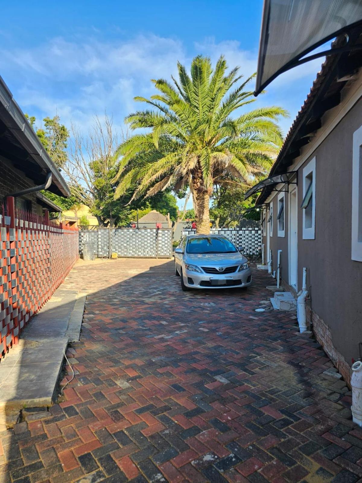 Reutlwane Gardens Guesthouse view 2