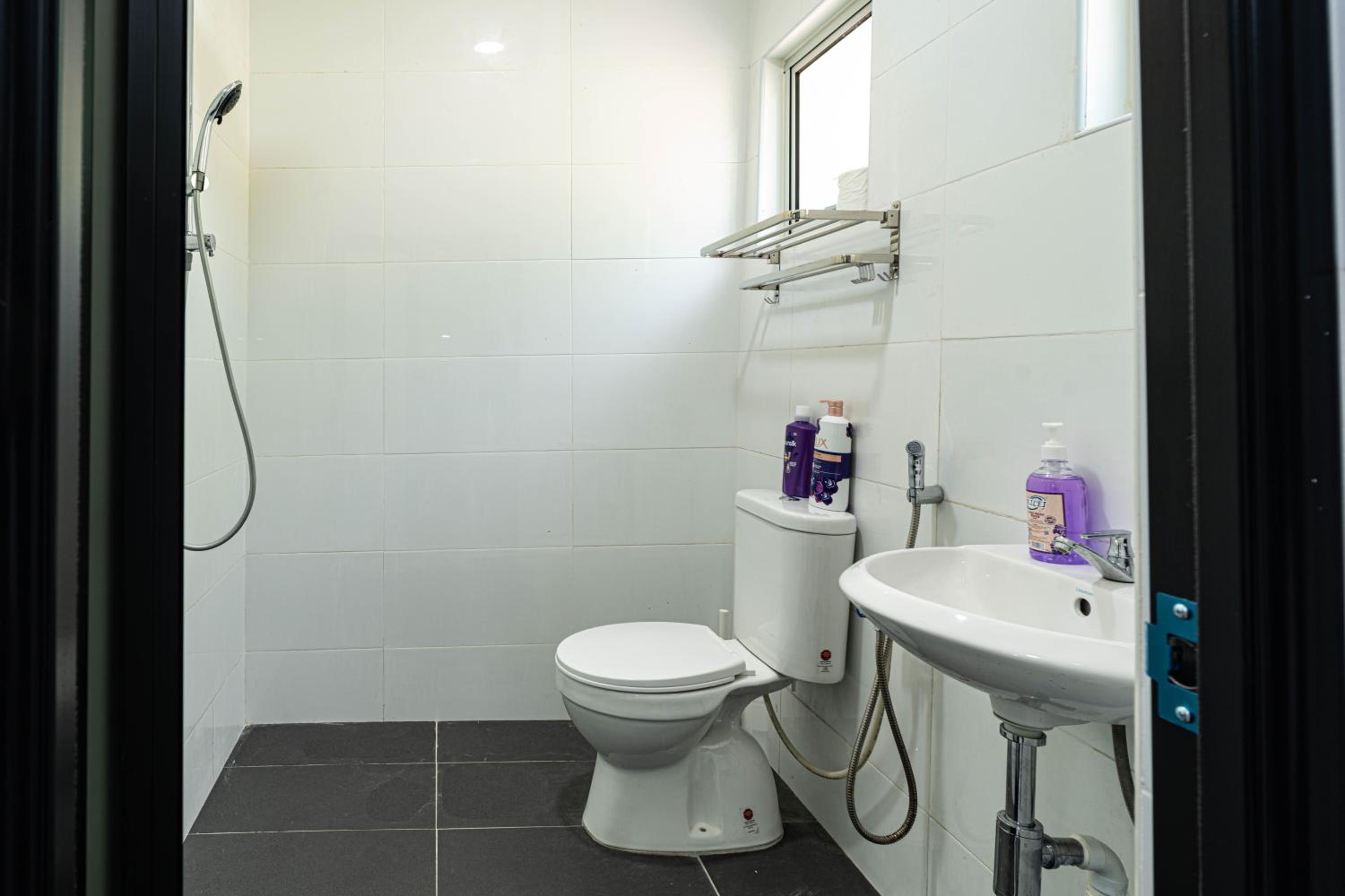 10 mint drive to Mid Valley KL near Gateway Bangsar Seputeh
