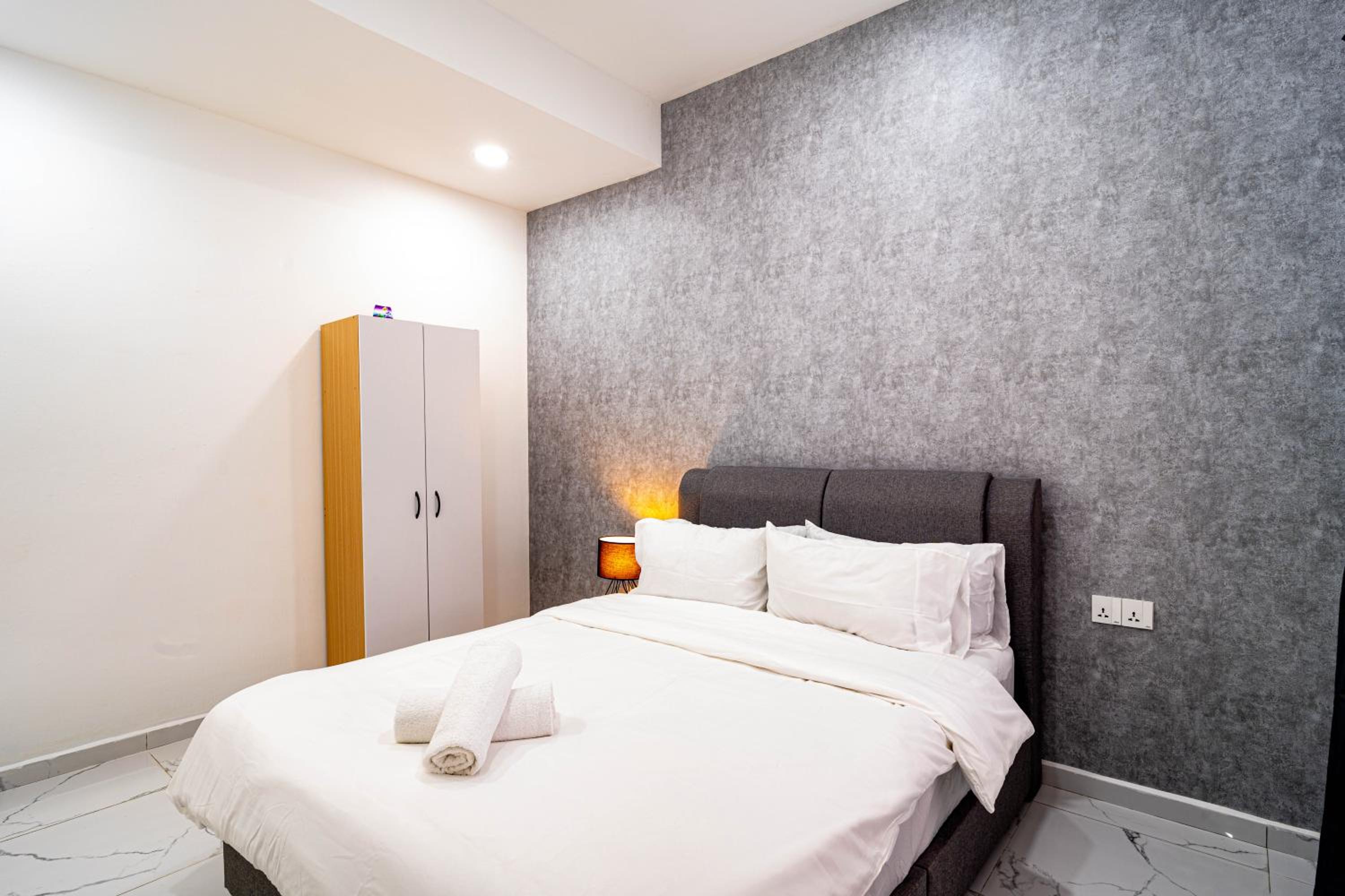 10 mint drive to Mid Valley KL near Gateway Bangsar Seputeh