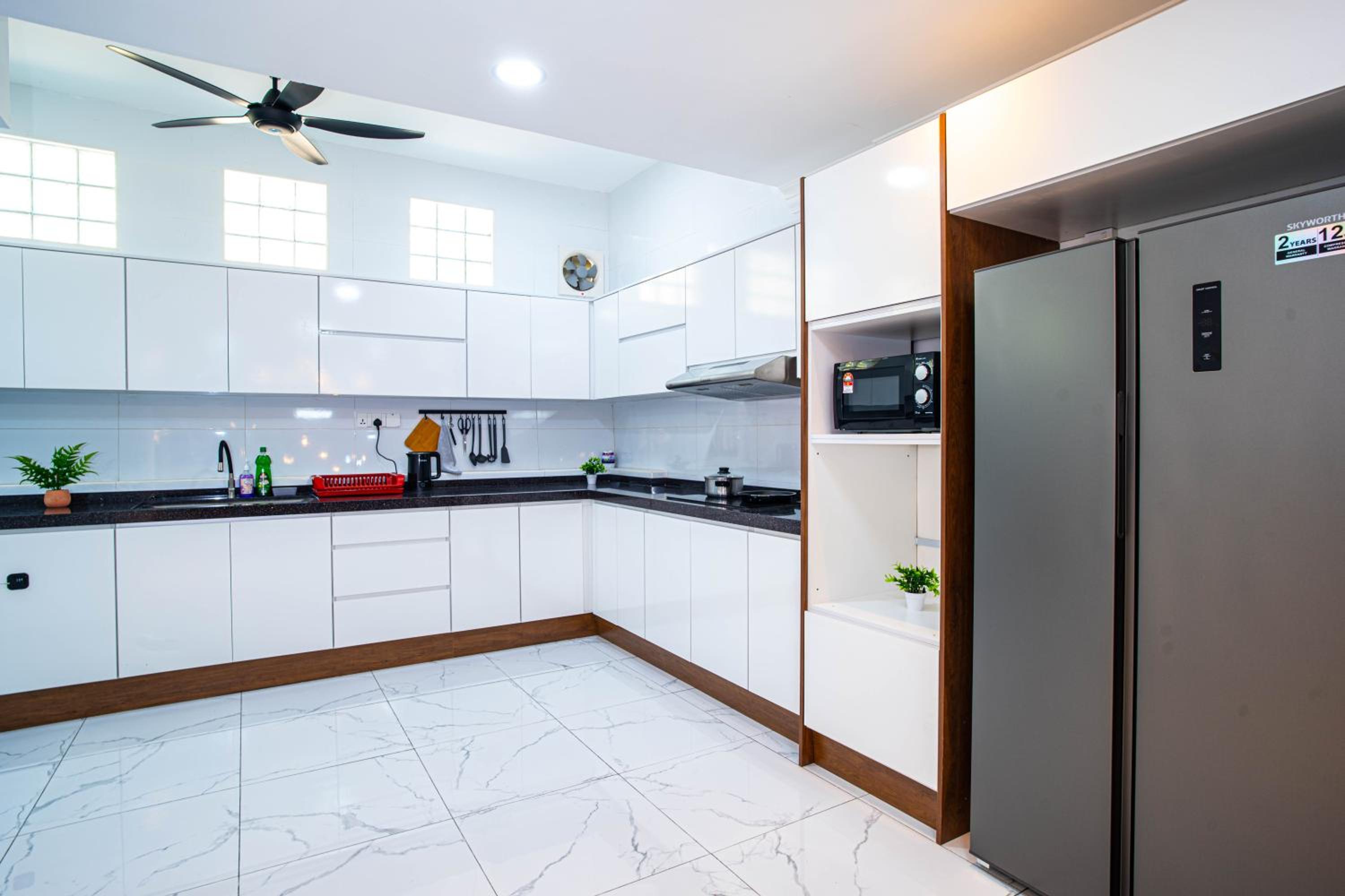 10 mint drive to Mid Valley KL near Gateway Bangsar Seputeh