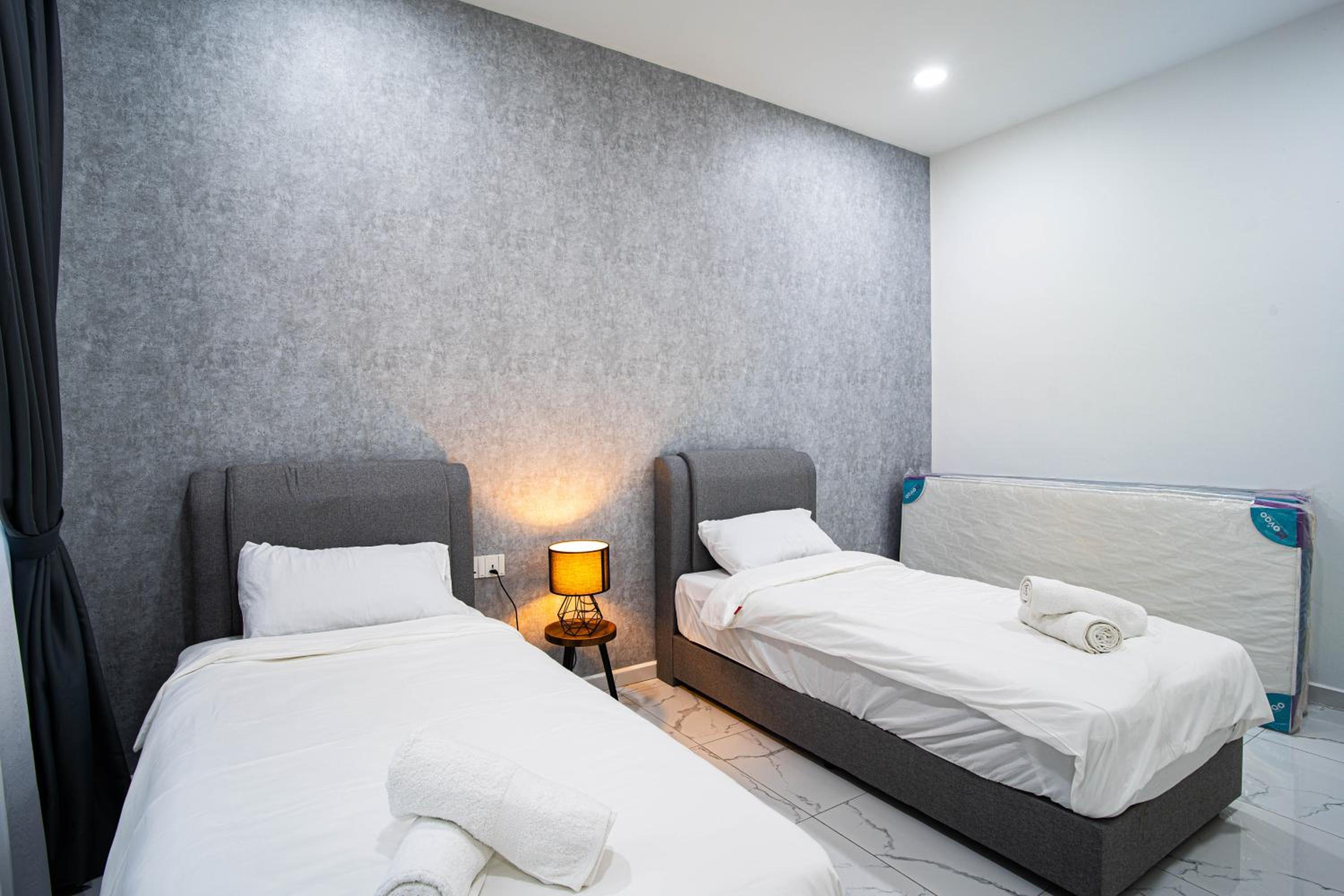 10 mint drive to Mid Valley KL near Gateway Bangsar Seputeh