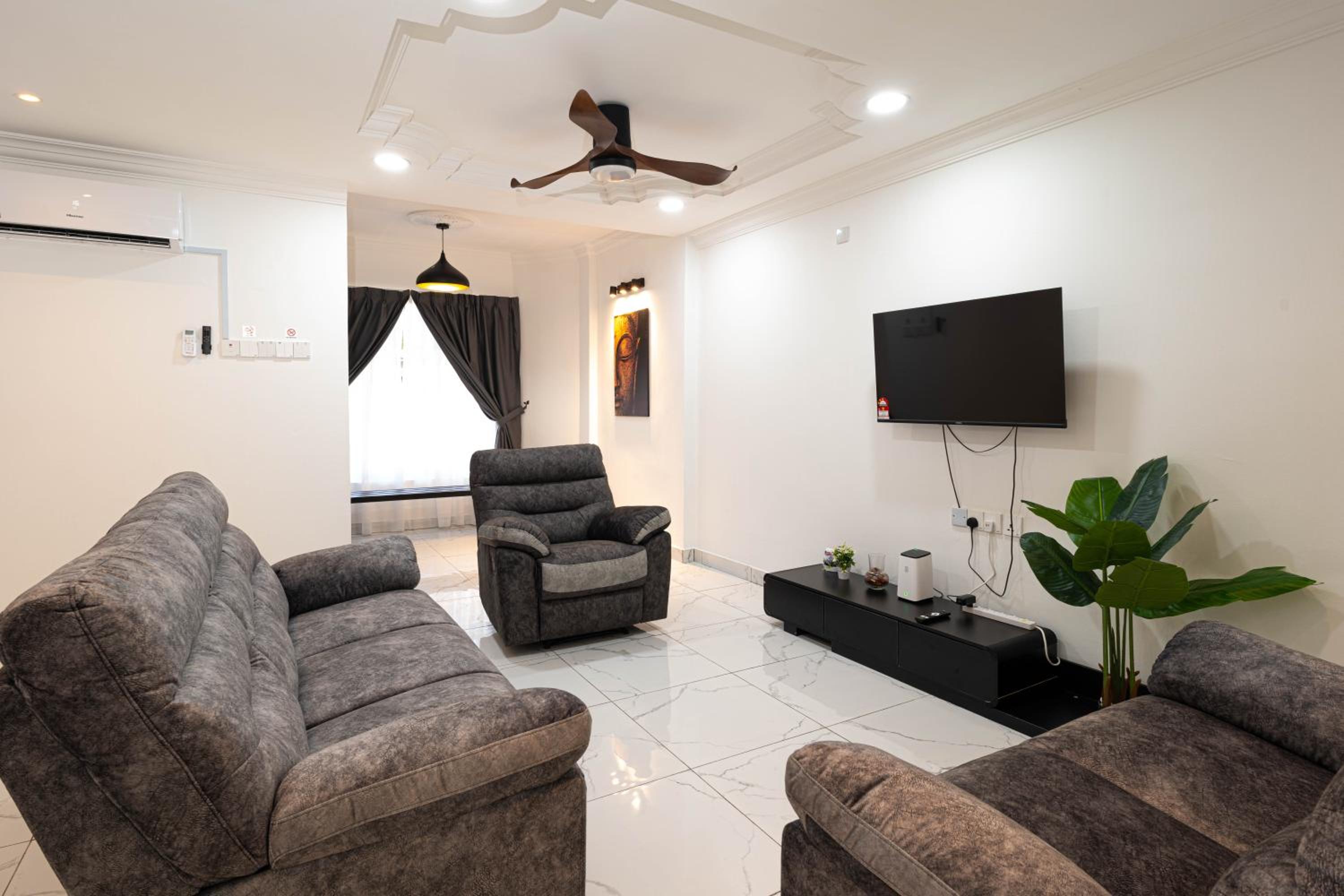 10 mint drive to Mid Valley KL near Gateway Bangsar Seputeh