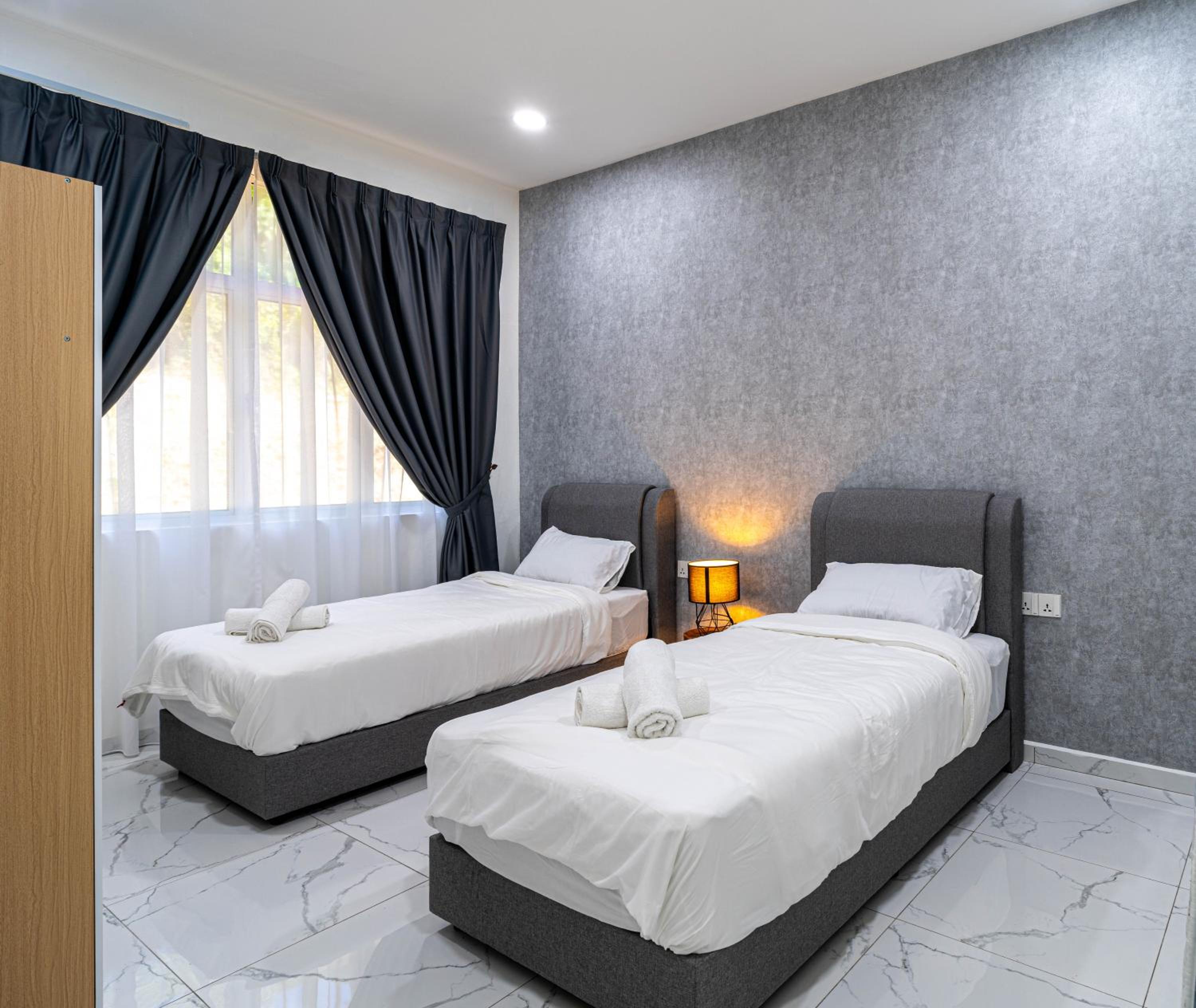 10 mint drive to Mid Valley KL near Gateway Bangsar Seputeh