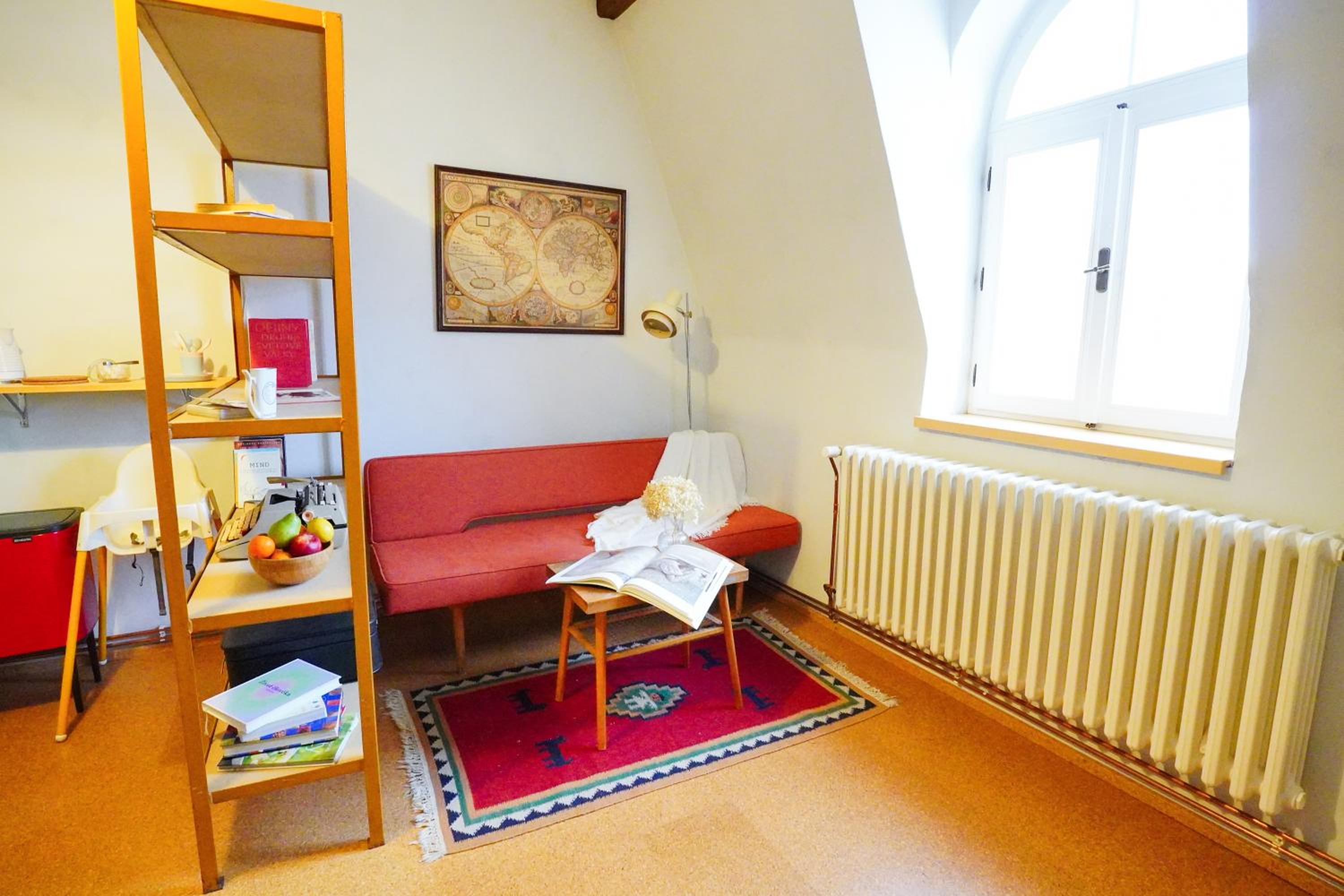 Retro & Romantic 2BR Gem in Spa Center!