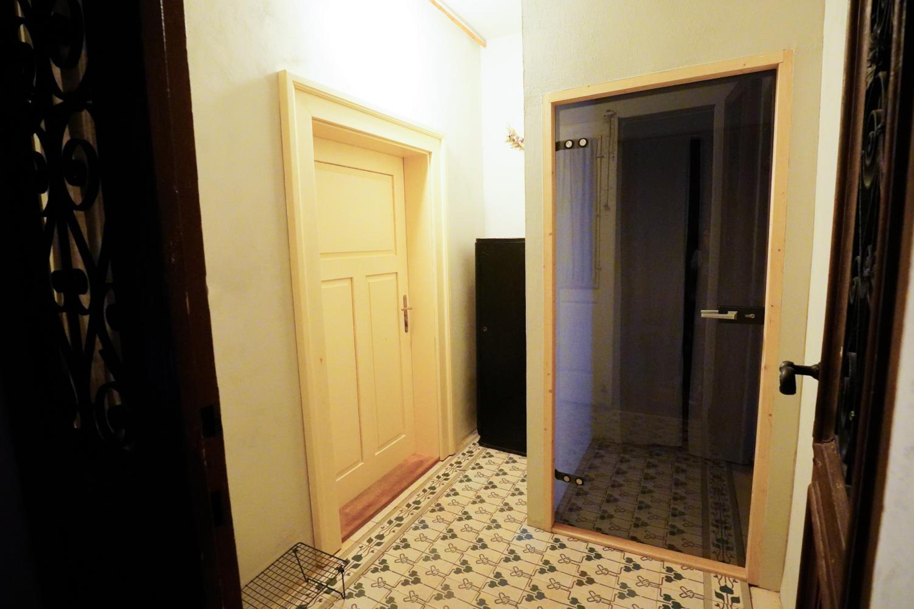 Retro & Romantic 2BR Gem in Spa Center!