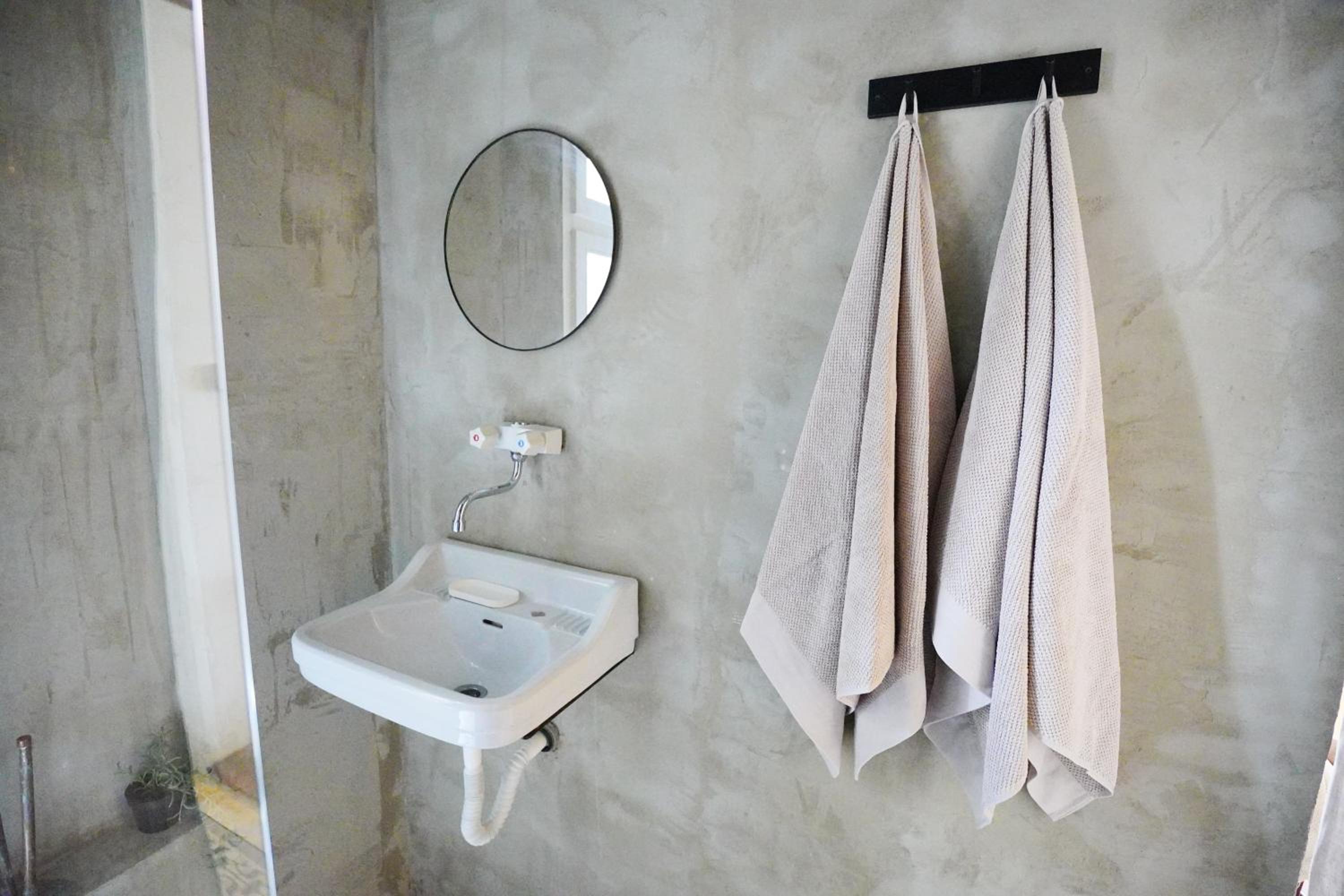 Retro & Romantic 2BR Gem in Spa Center!