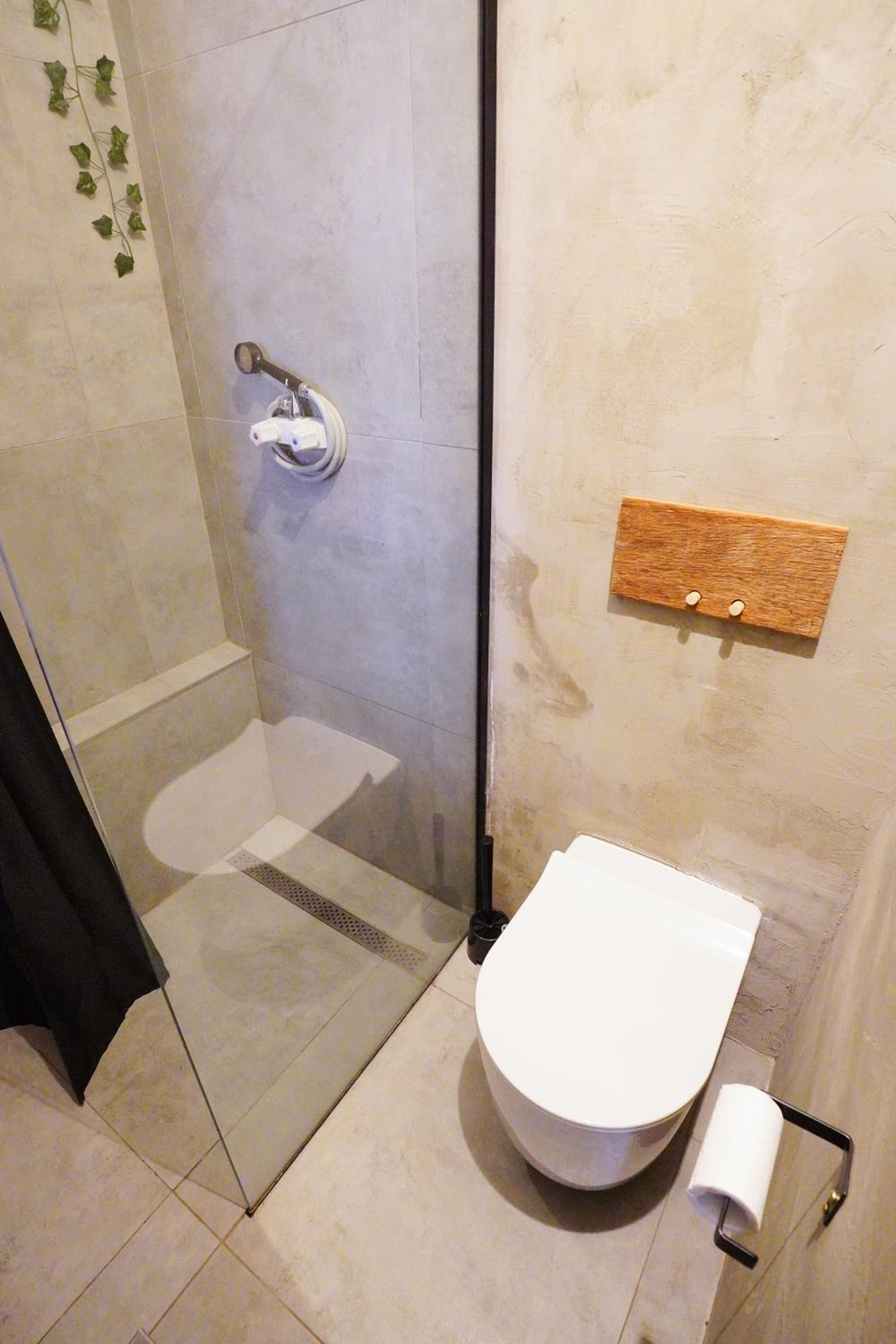 Retro & Romantic 2BR Gem in Spa Center!