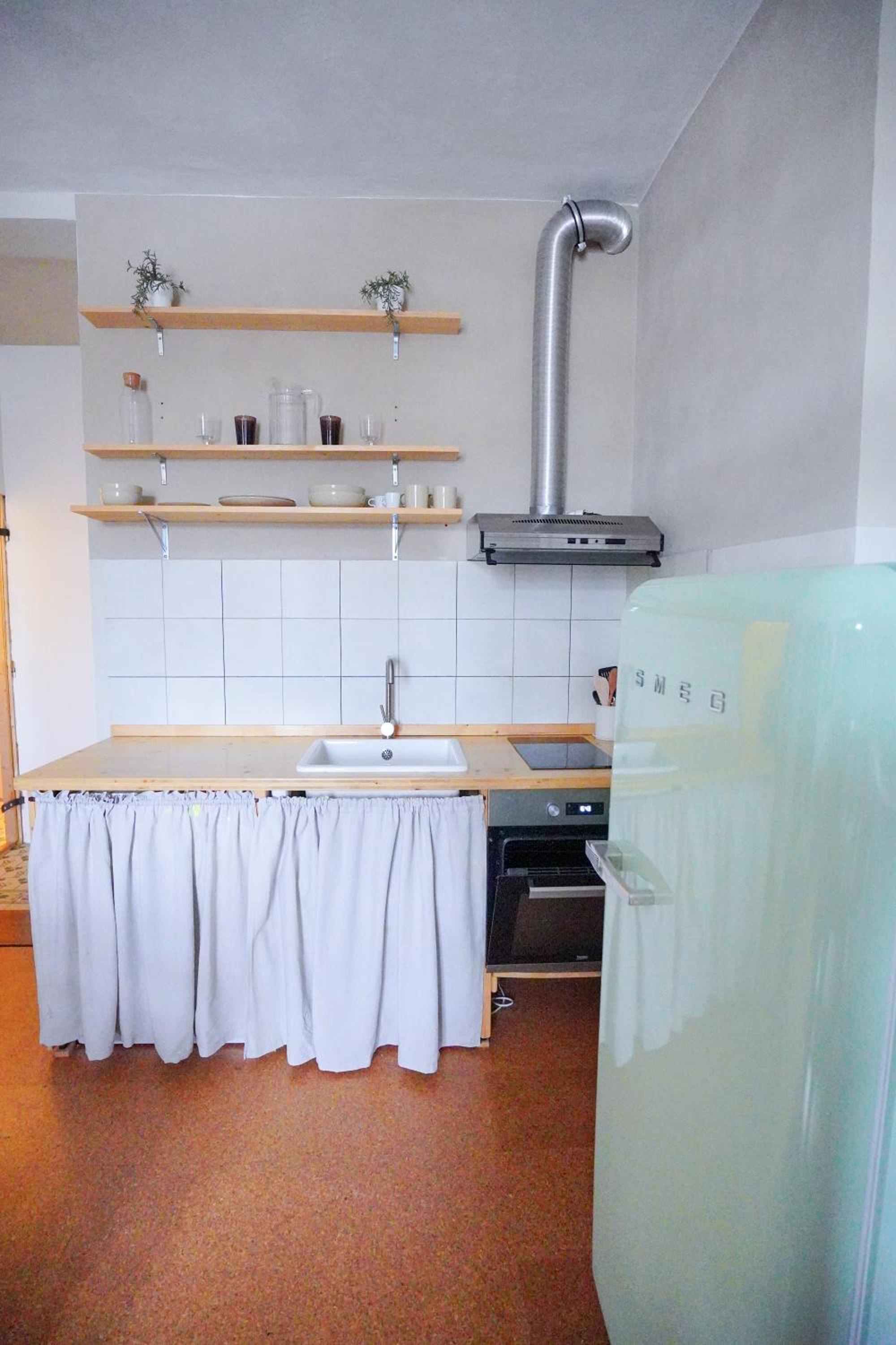 Retro & Romantic 2BR Gem in Spa Center!