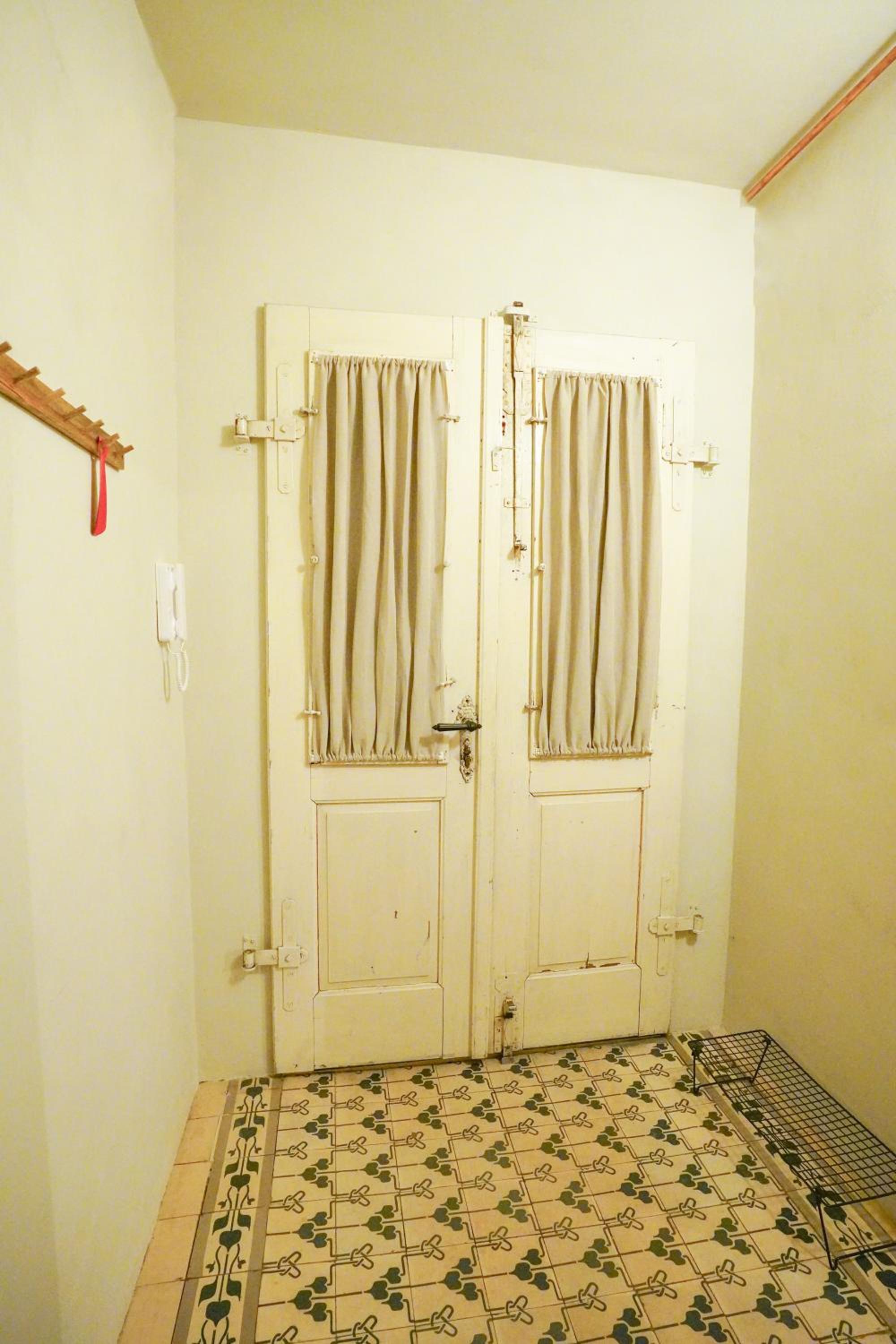 Retro & Romantic 2BR Gem in Spa Center!