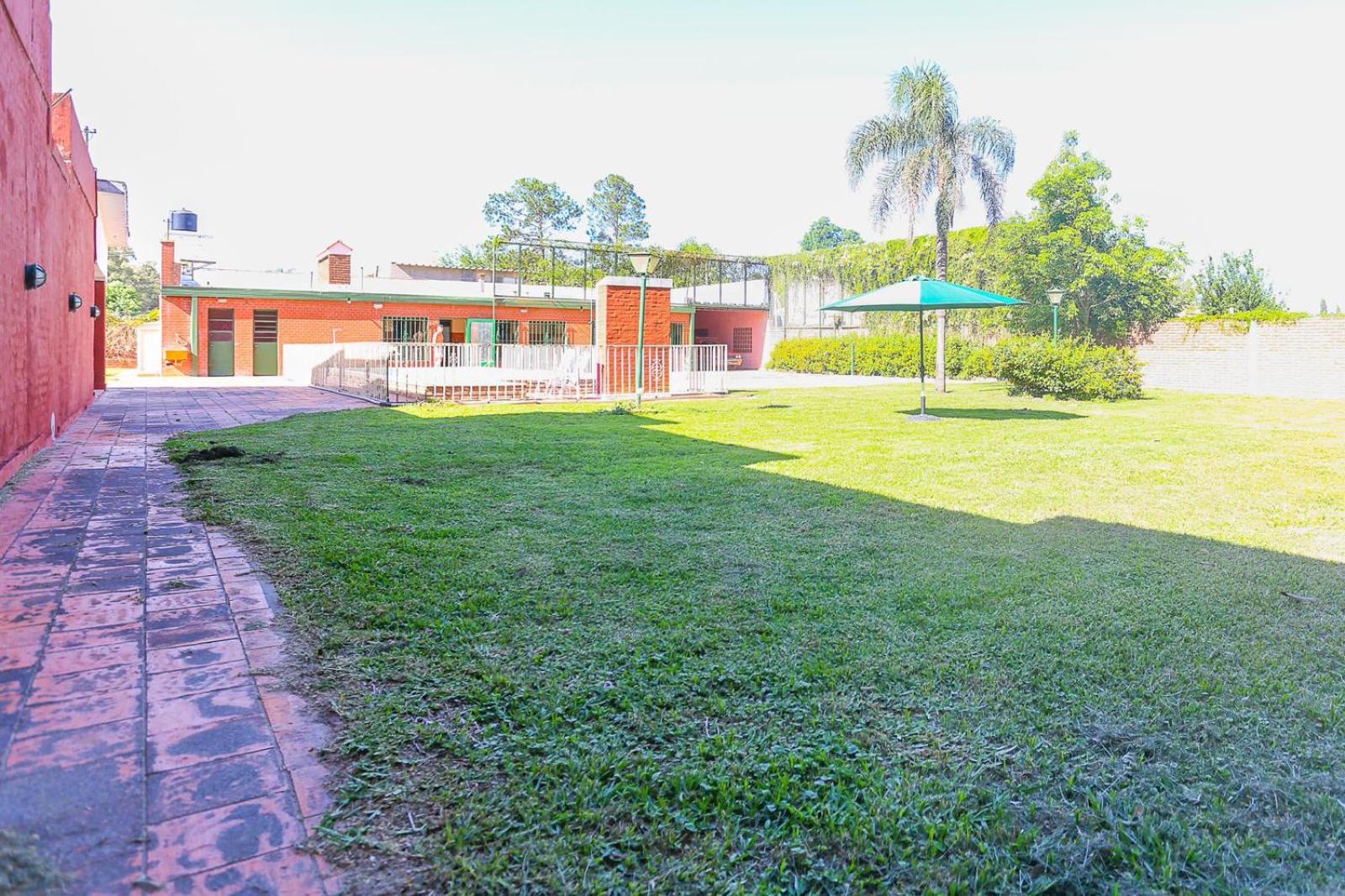 Amplia Quinta Familiar en Sauce Viejo