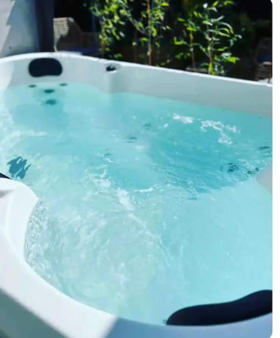 Hot Tub, King Bed, Central, Modern Beach House view 2