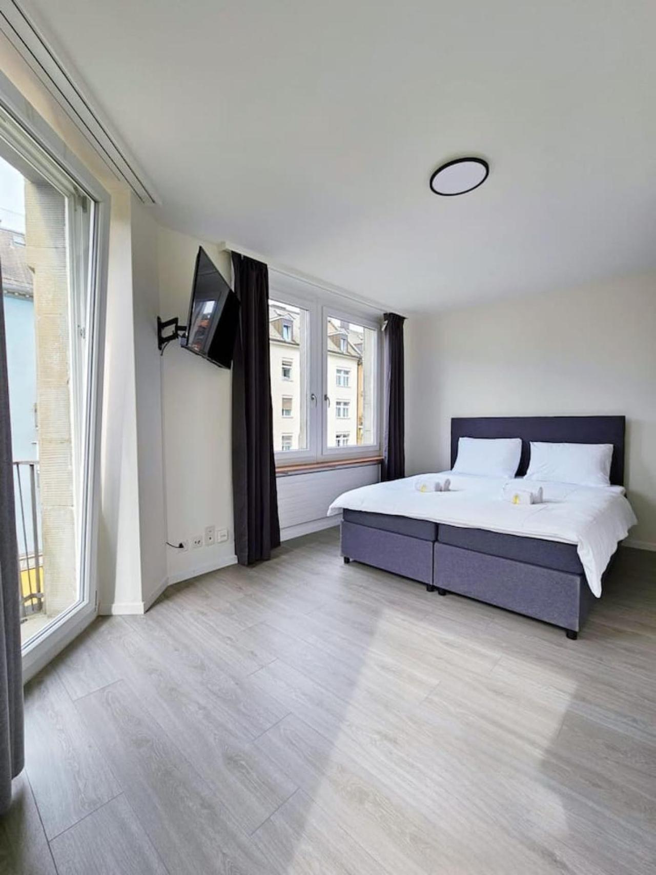 Downtown Deluxe Studio with Queen Bed BE-46