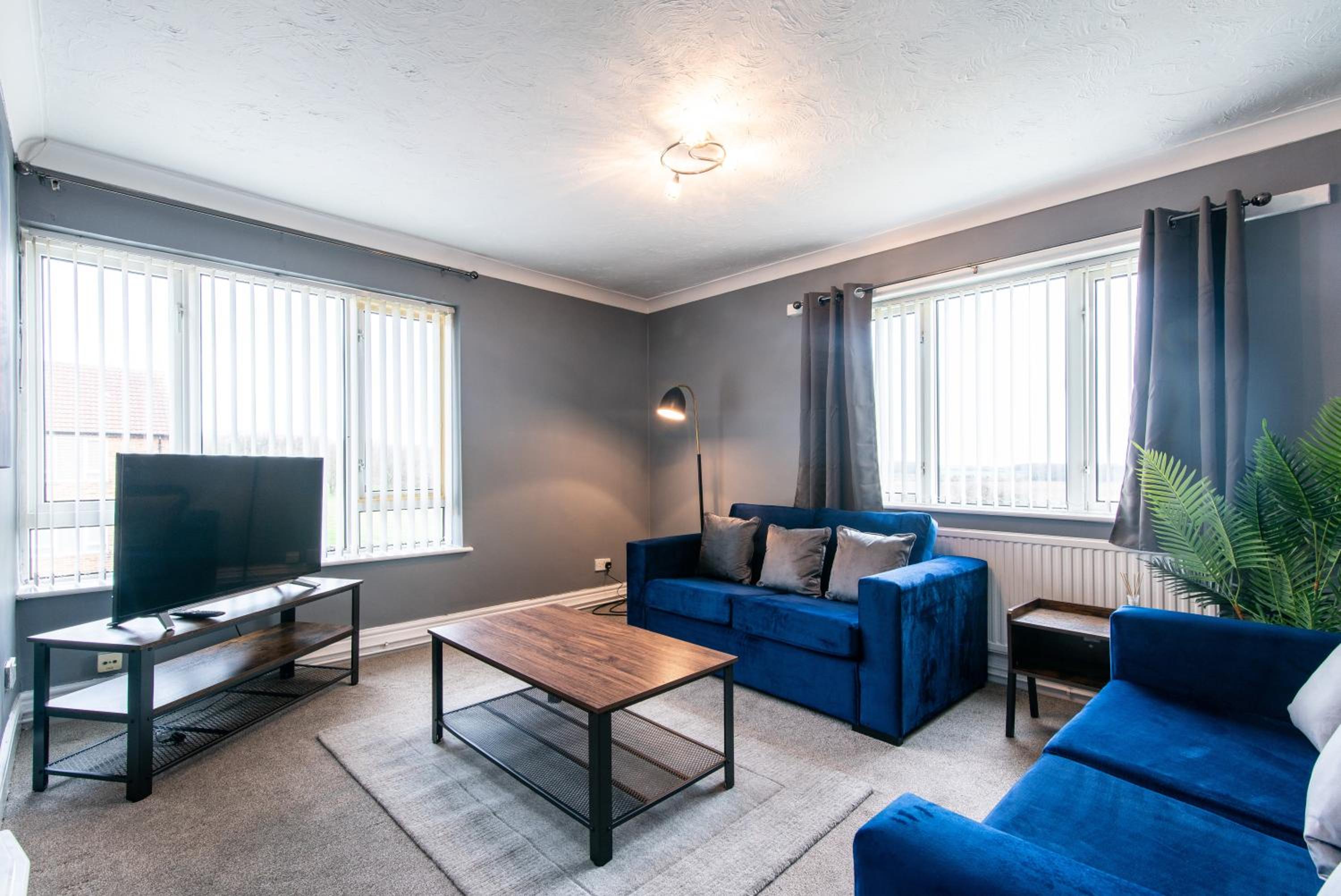 3 Bed Apartment - Perfect for Contractors near Liverpool Airport view 2