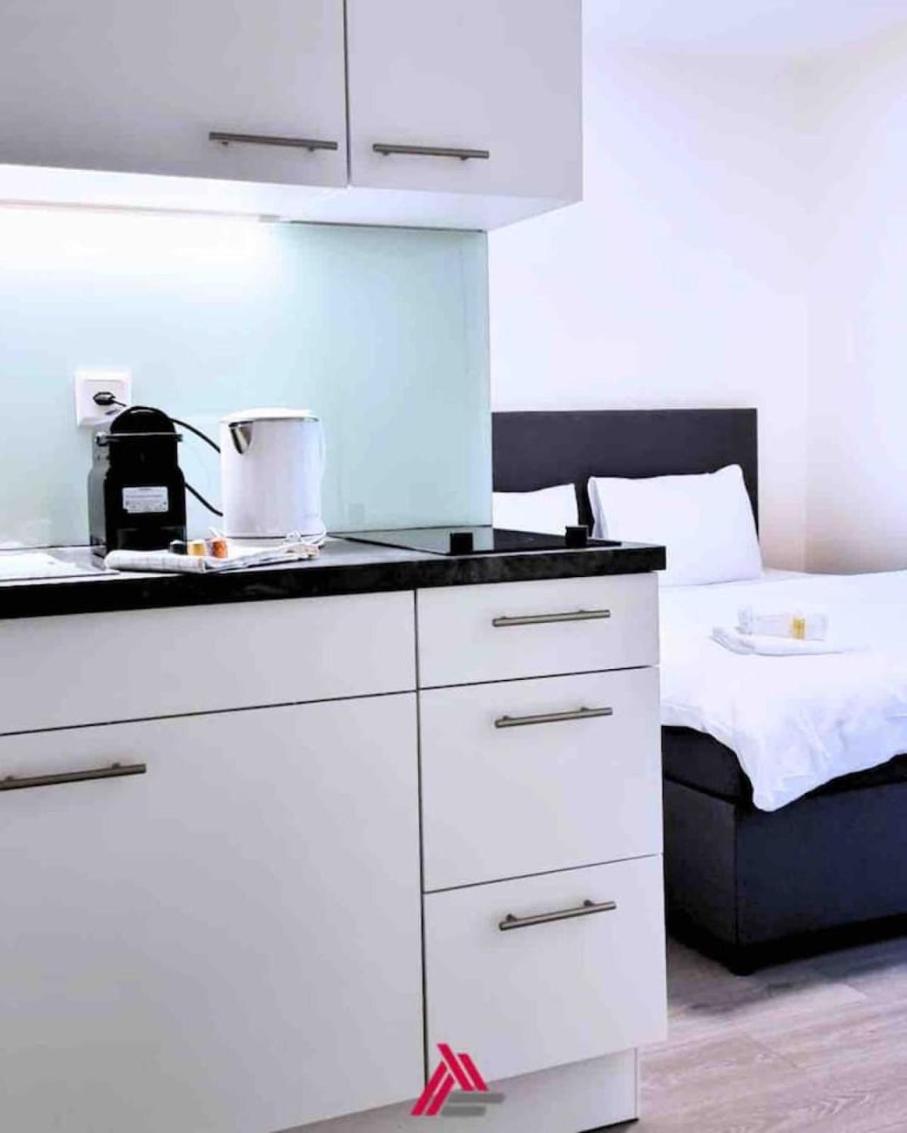 Urban Oasis with Queen Bed and View BE-18