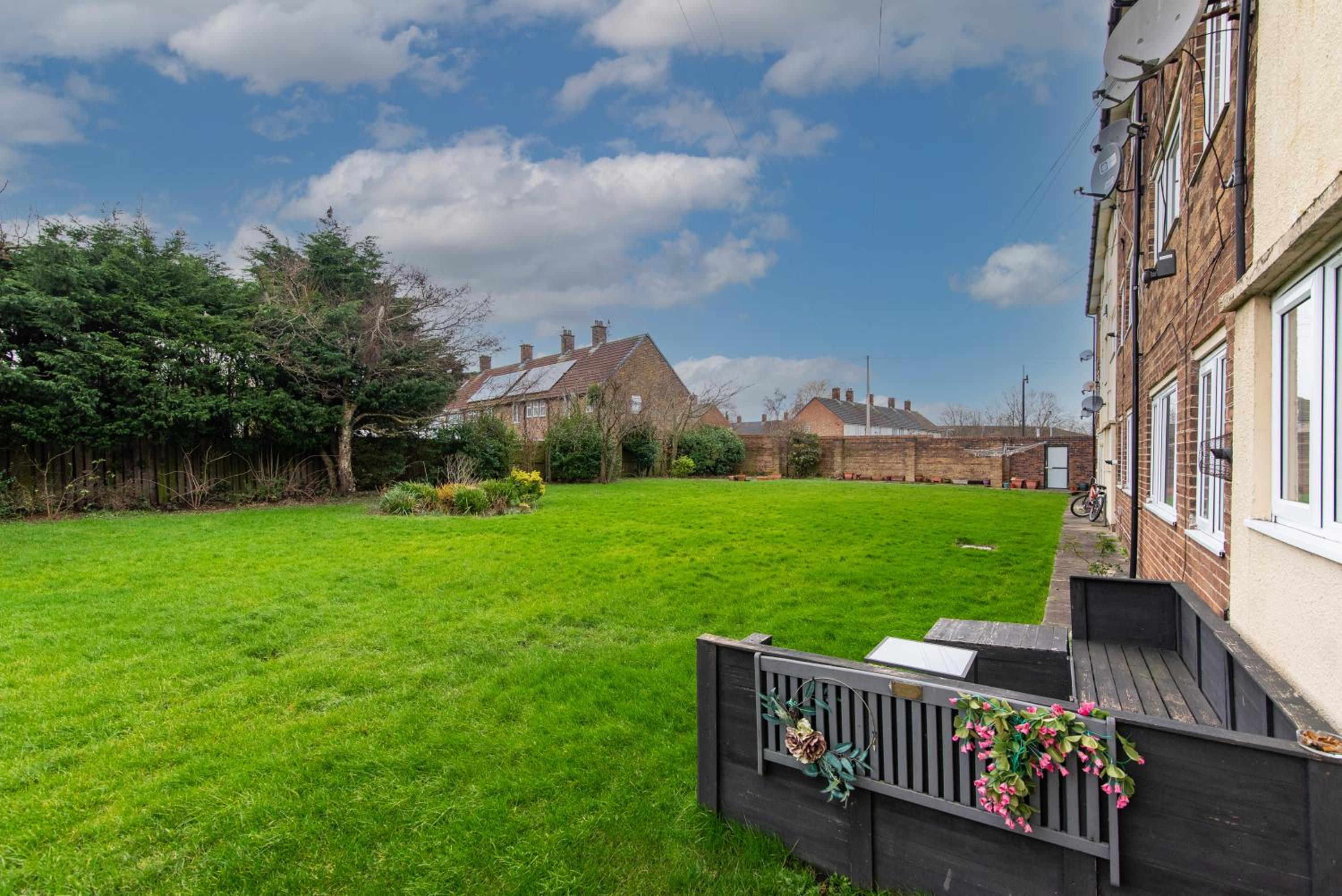 3 Bed Apartment - Perfect for Contractors near Liverpool Airport view 5