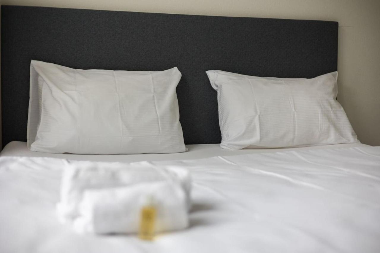 Urban Oasis with Queen Bed and View BE-48