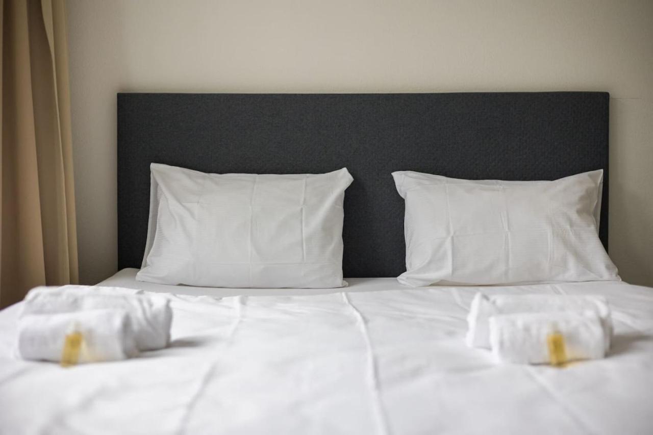 Urban Oasis with Queen Bed and View BE-48
