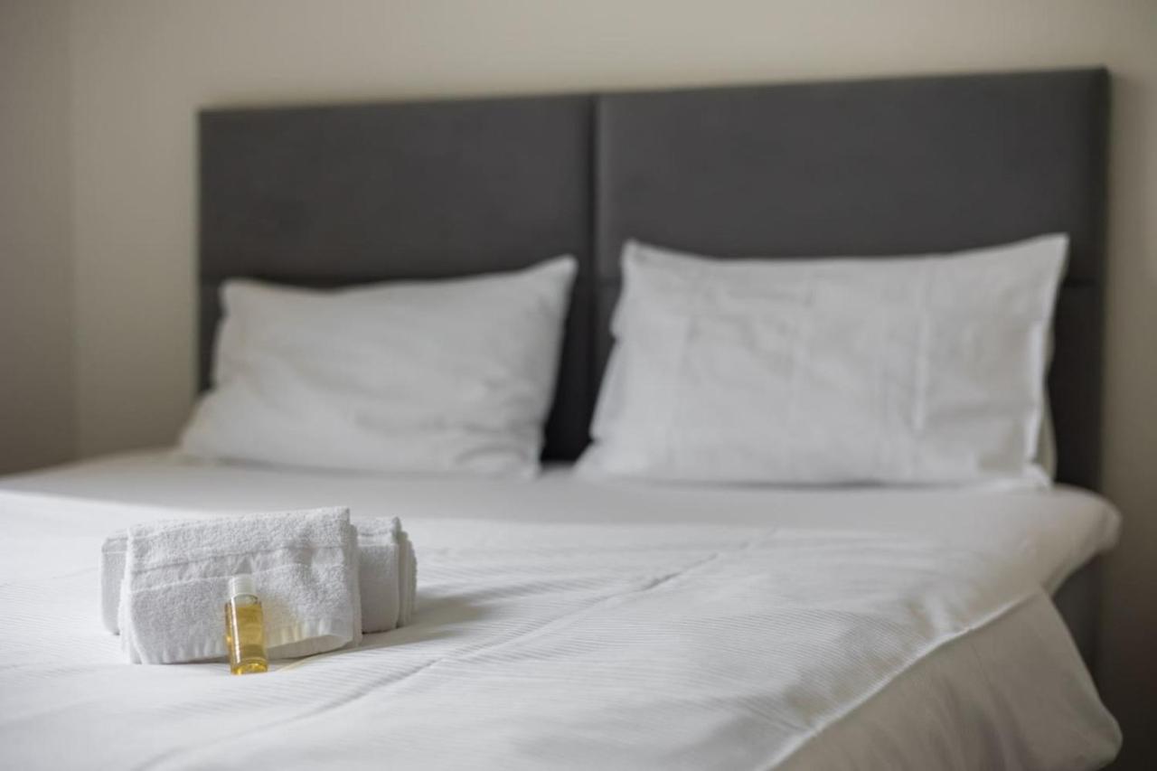Urban Oasis with Queen Bed and View BE-23