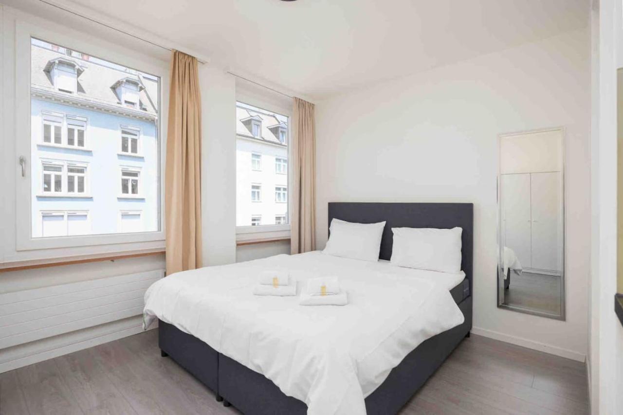 Downtown Deluxe Studio with Queen Bed BE-45