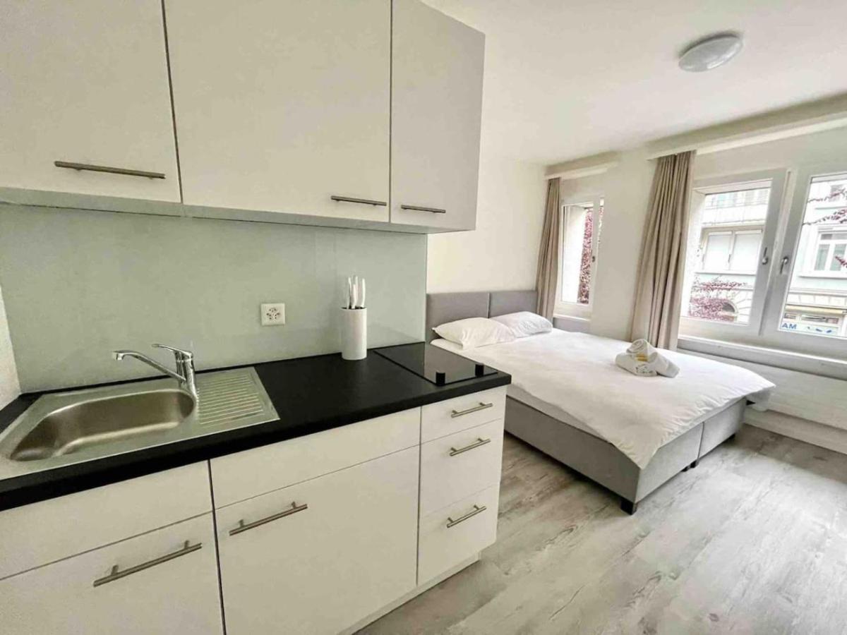 Urban Oasis with Queen Bed and View BE-14