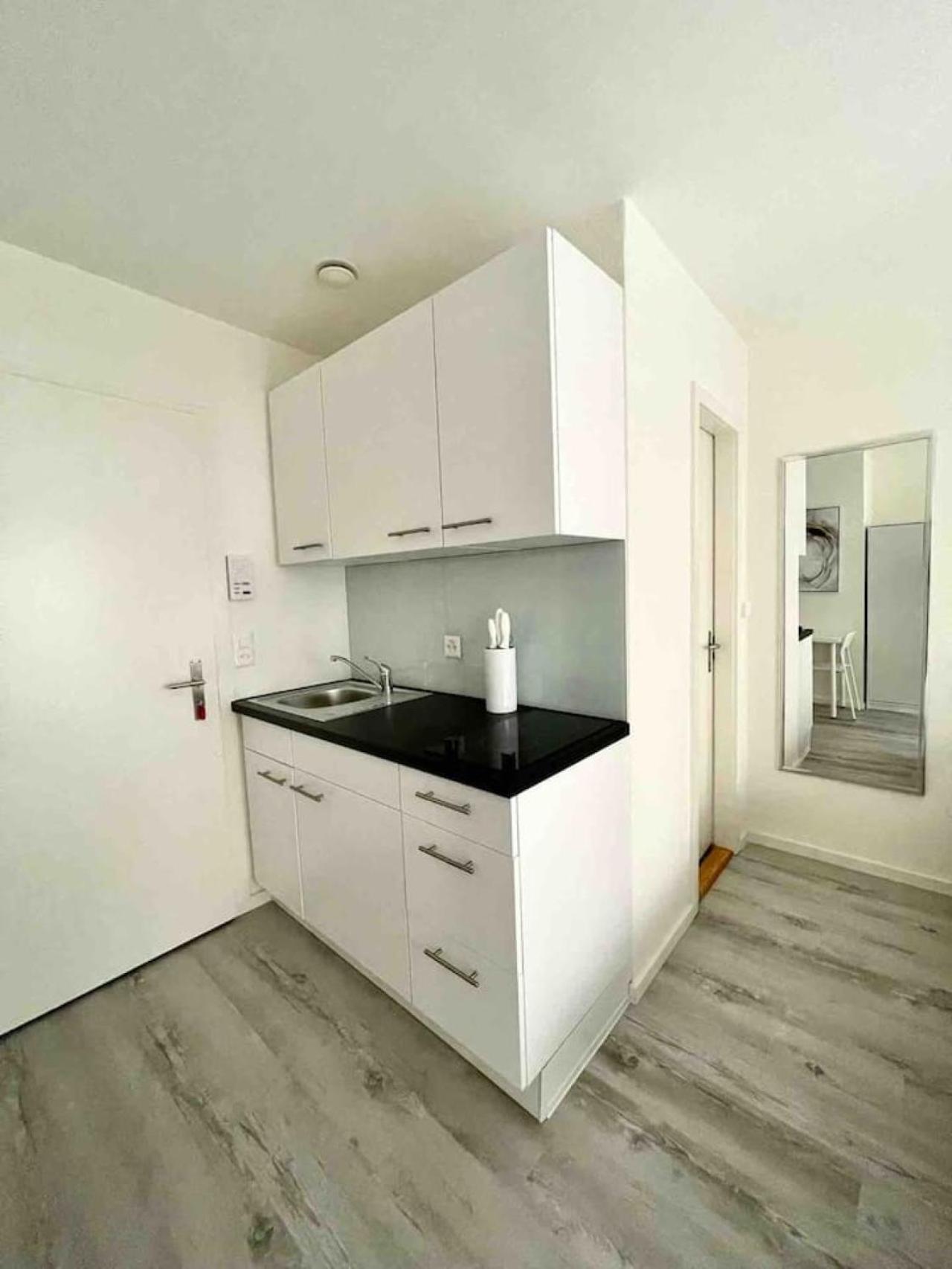 Urban Oasis with Queen Bed and View BE-14