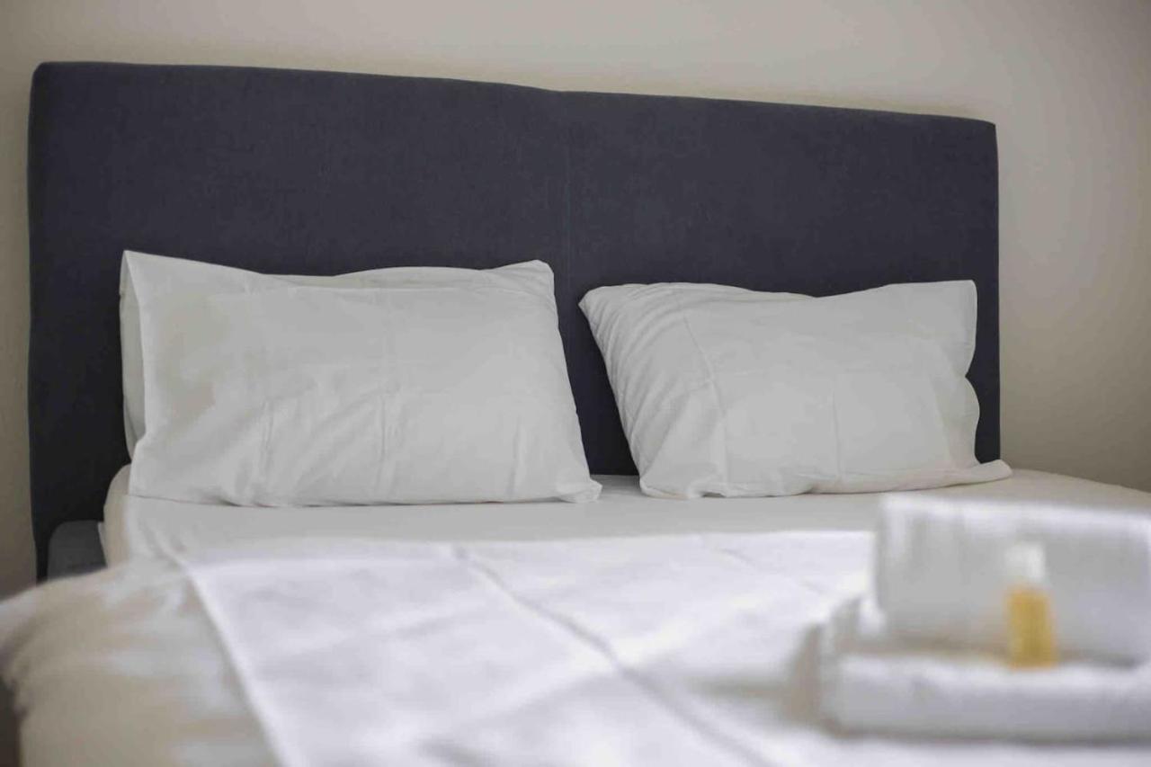 Urban Oasis with Queen Bed and View BE-42