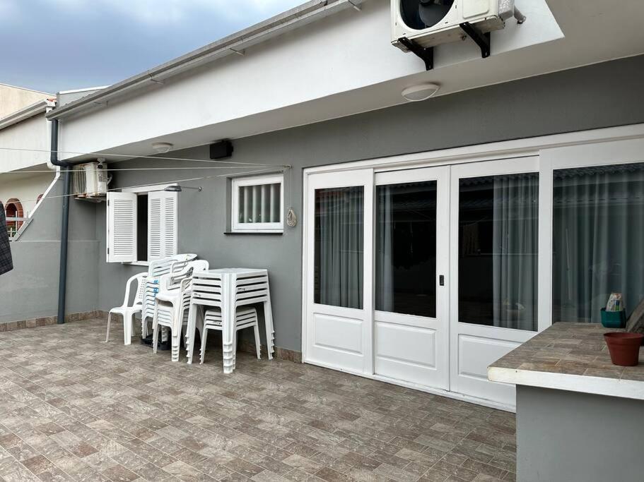 BELA CASA PROXÍMA A PRAIA