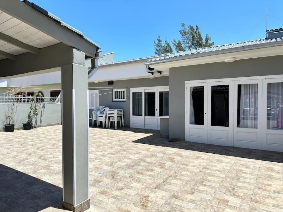 BELA CASA PROXÍMA A PRAIA