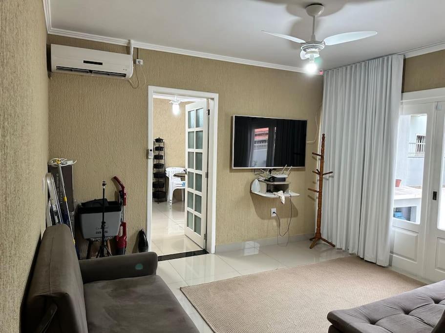 BELA CASA PROXÍMA A PRAIA