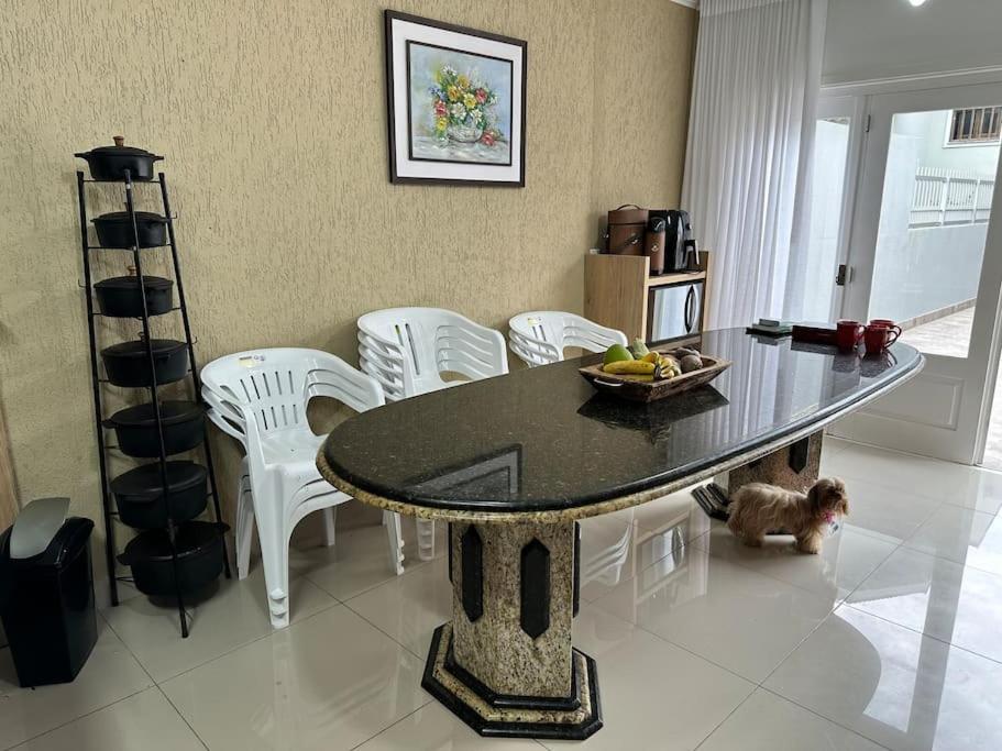 BELA CASA PROXÍMA A PRAIA