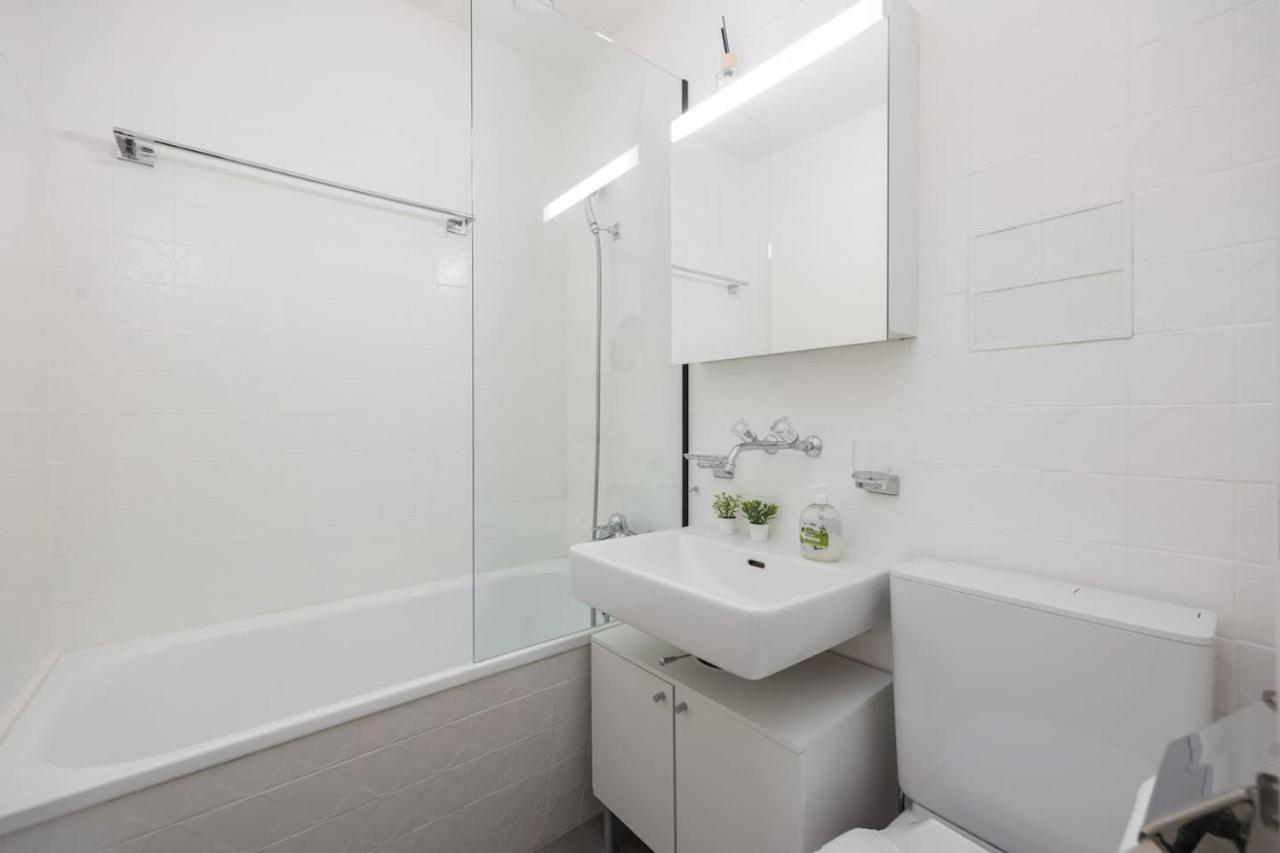 Urban Oasis with Queen Bed and View BE-39