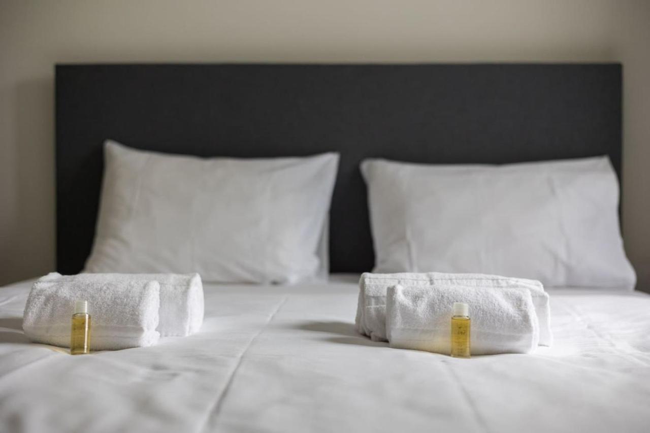 Downtown Deluxe Studio with Queen Bed BE-55
