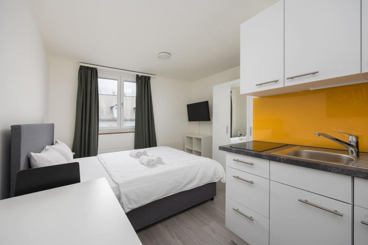 Downtown Deluxe Studio with Queen Bed BE-55