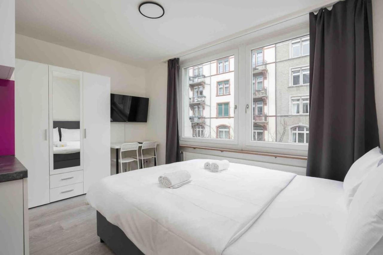 Urban Oasis with Queen Bed and View BE-28