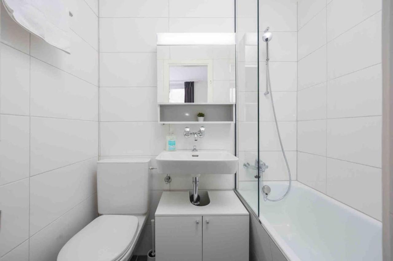 Urban Oasis with Queen Bed and View BE-28