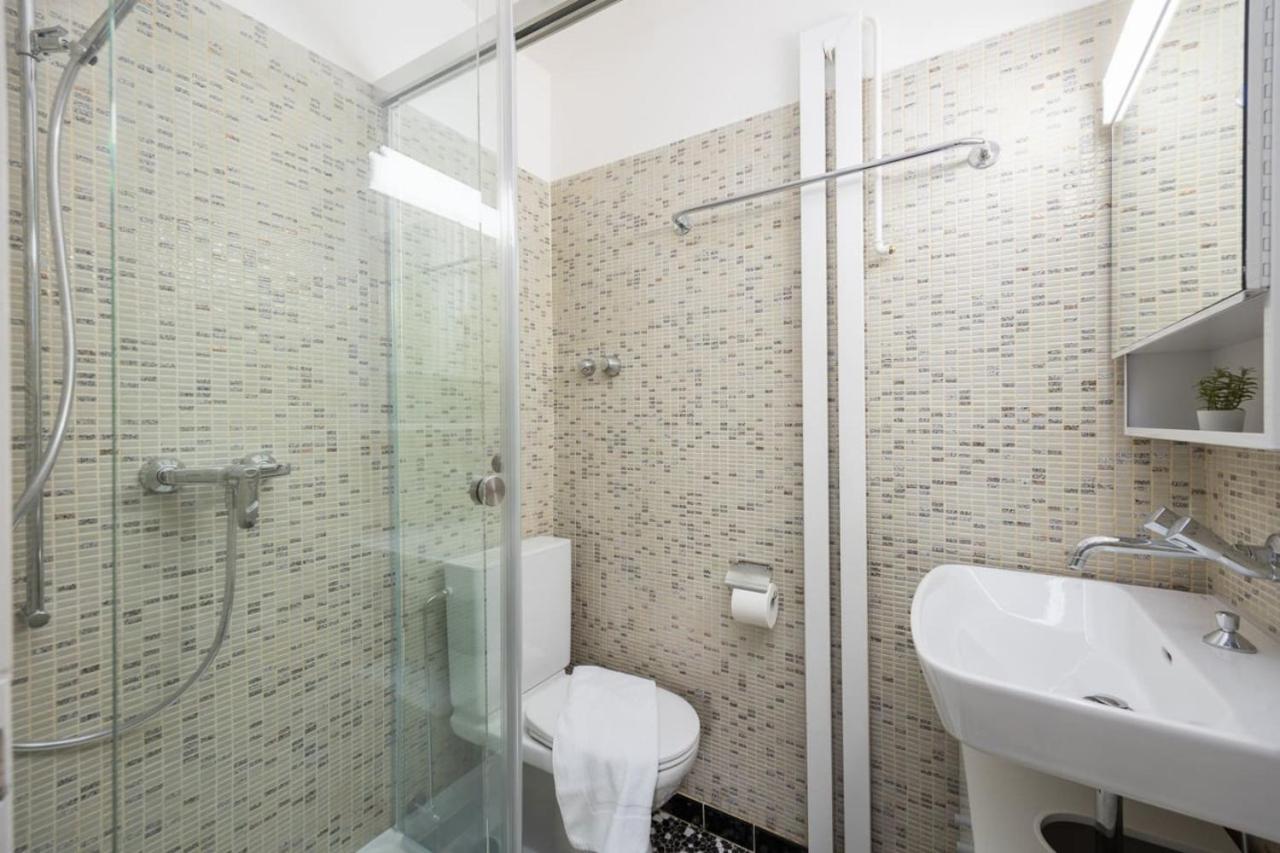 Urban Oasis with Queen Bed and View BE-53